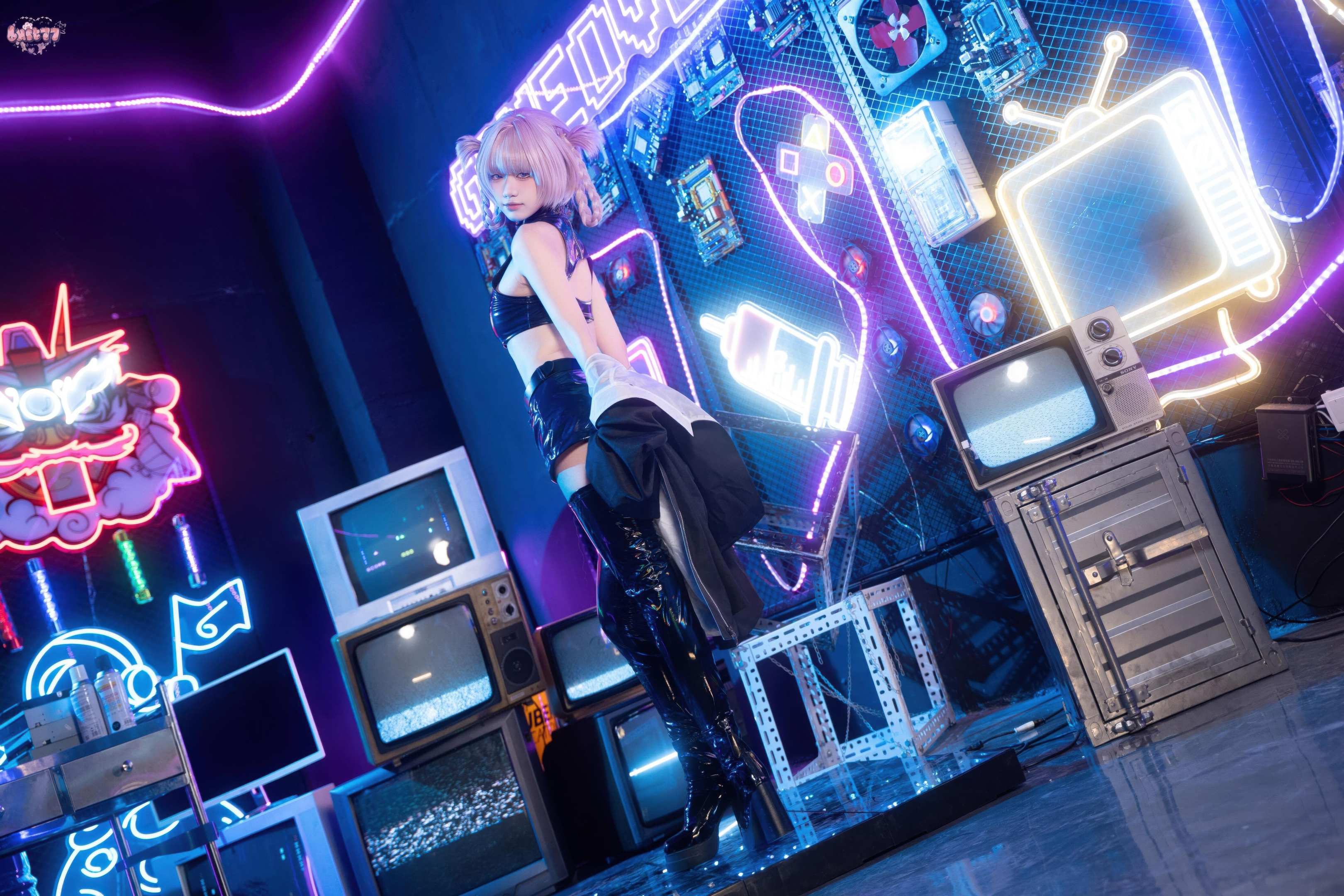 [Cosplay] Qiqi Be Good - Casual Outfit Xiaojie: Black Stockings, High Heels, Crop Top Bodysuit, Cyber Neon Style 41P1V