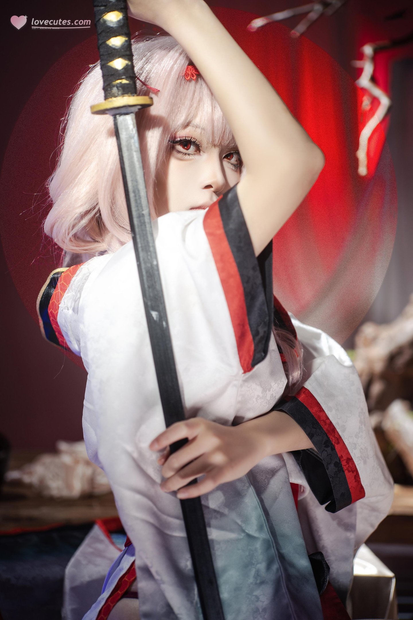 [cosplay] 矢量魚 - Nikke勝利女神 暗蓮：白髮風高開衩美腿 刀劍紅黑布景 30P
