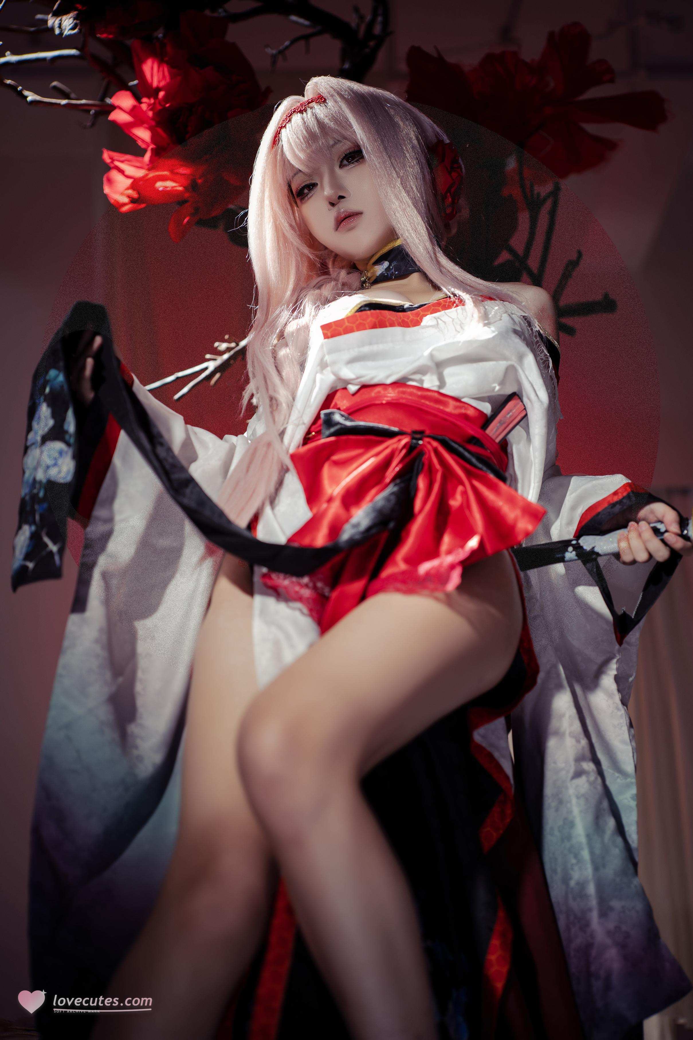 [cosplay] 矢量魚 - Nikke勝利女神 暗蓮：白髮風高開衩美腿 刀劍紅黑布景 30P