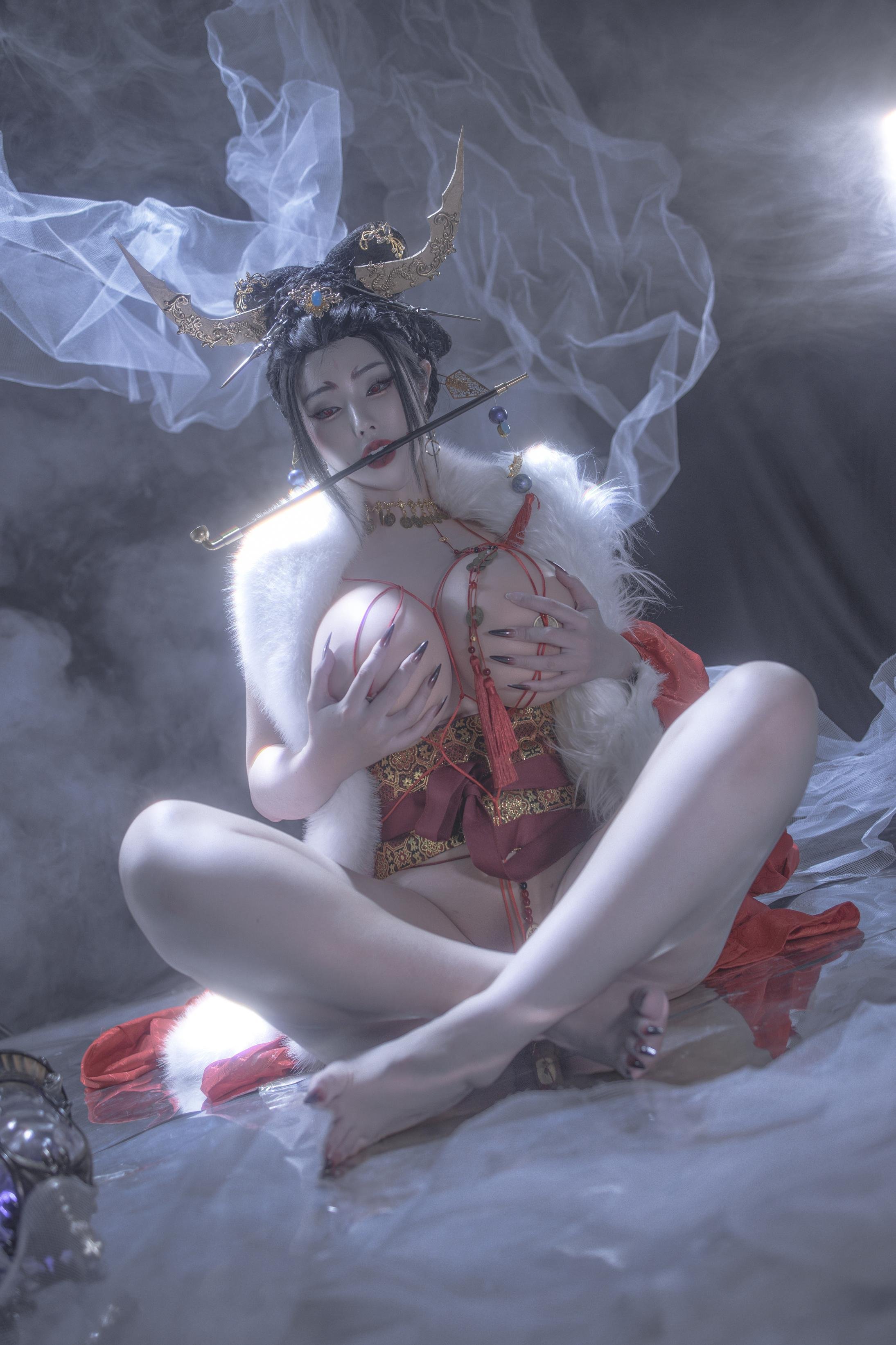 '[cosplay] TiTi - Hồ Ly Vô Thường: Phong Cách Cổ Điển Dưới Khói Sương, Vẻ Đẹp Quyến Rũ và Trang Phục Lộng Lẫy 91P'