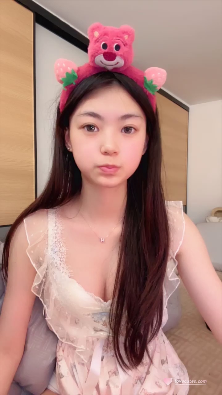 [Ảnh] Tiểu Gia Bảo - Nữ Sinh Xinh Đẹp Ra Mắt Trả Phí Đầu Tiên: Tự Chụp Ở Nhà Trong Váy Ngủ Trắng, Đội Mũ Người Hầu 51P1G4V