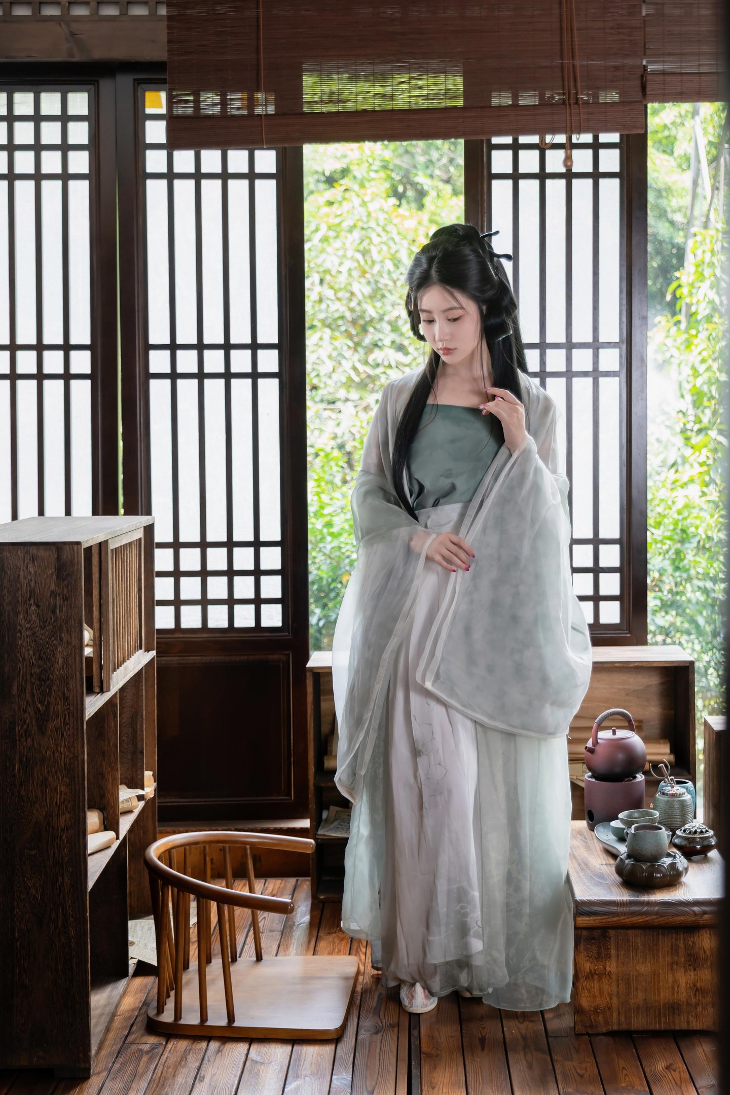 [写真] 年年Nnian - 浣溪沙：軽やかな透け感の薄手漢服と美しい胸元 木窓茶室の古風 80P