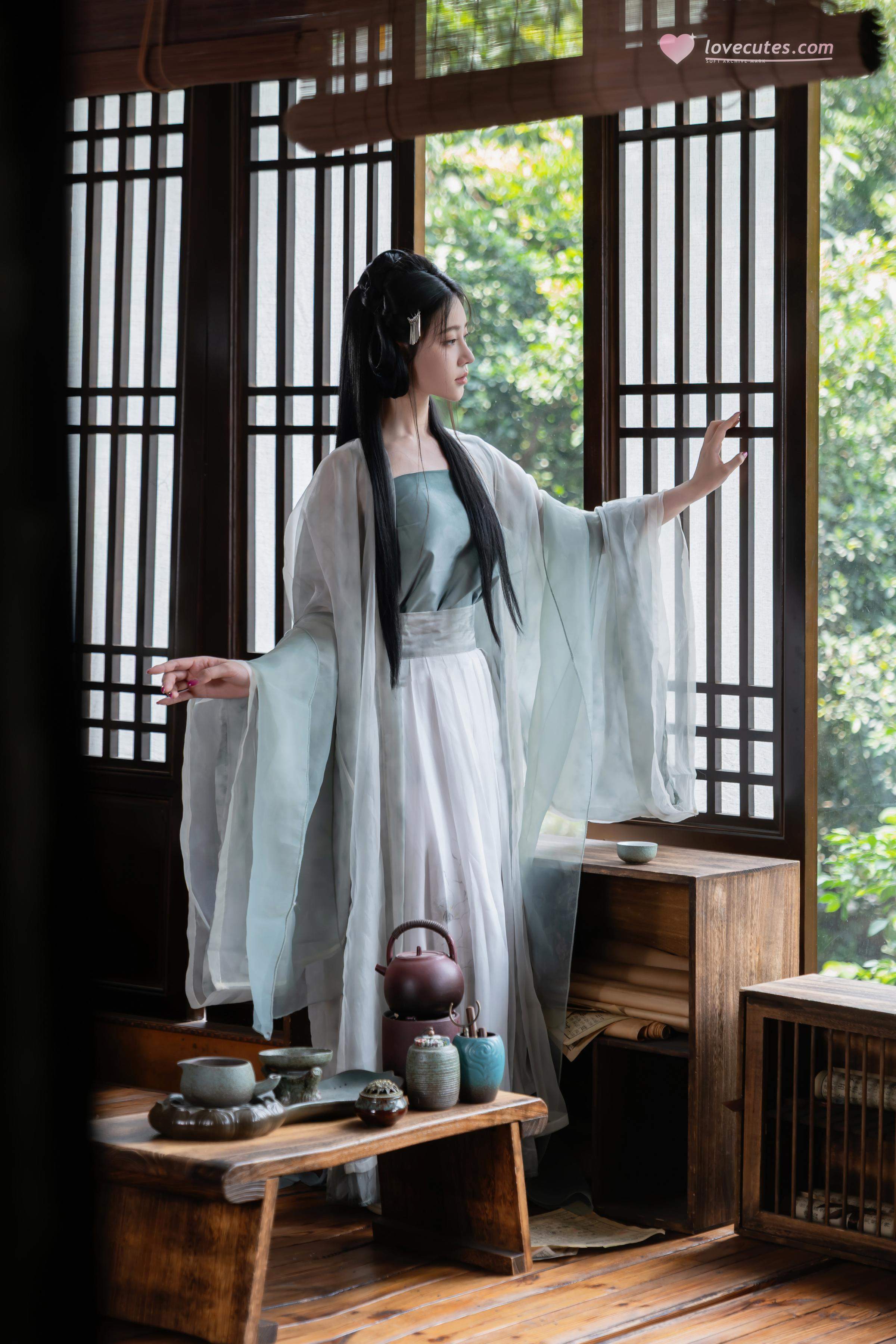 [写真] 年年Nnian - 浣溪沙：軽やかな透け感の薄手漢服と美しい胸元 木窓茶室の古風 80P