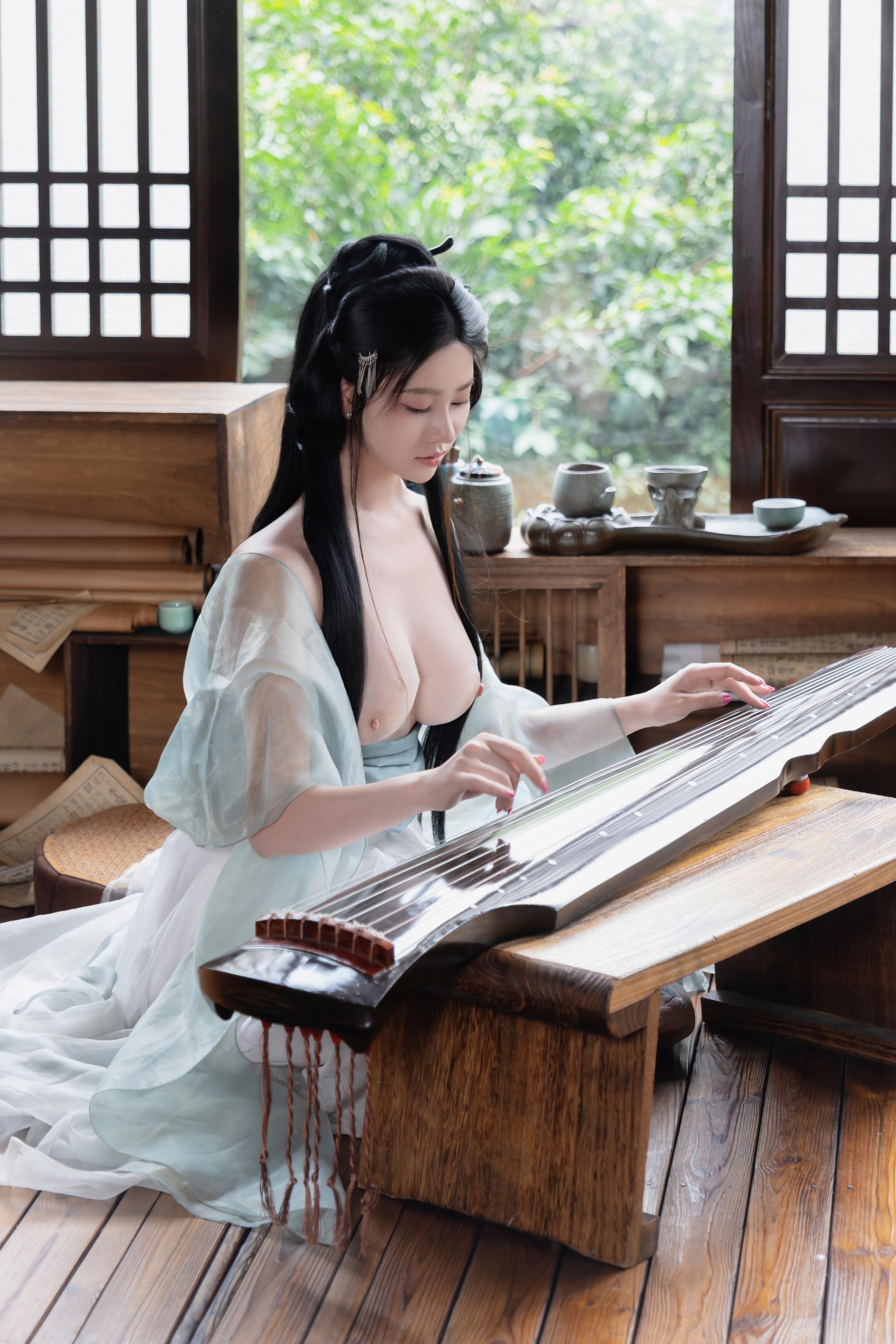 [Photos] Nnian - Huanxi Sha: Sheer Hanfu with Low-Cut Beauty in a Wooden Window Tea Room, 80P