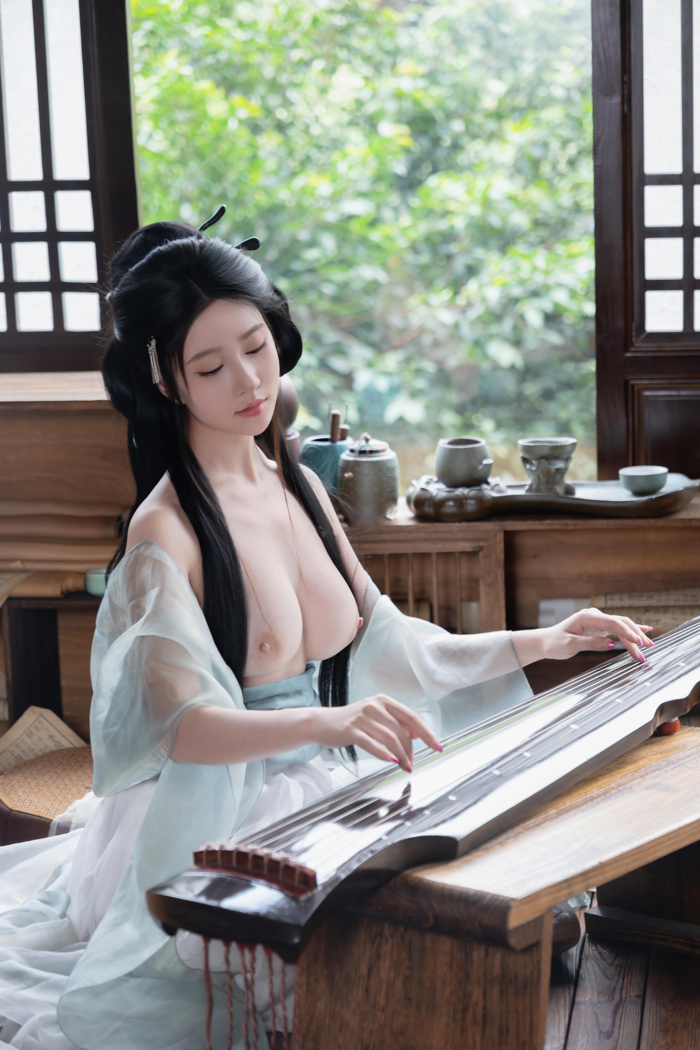[Photos] Nnian - Huanxi Sha: Sheer Hanfu with Low-Cut Beauty in a Wooden Window Tea Room, 80P
