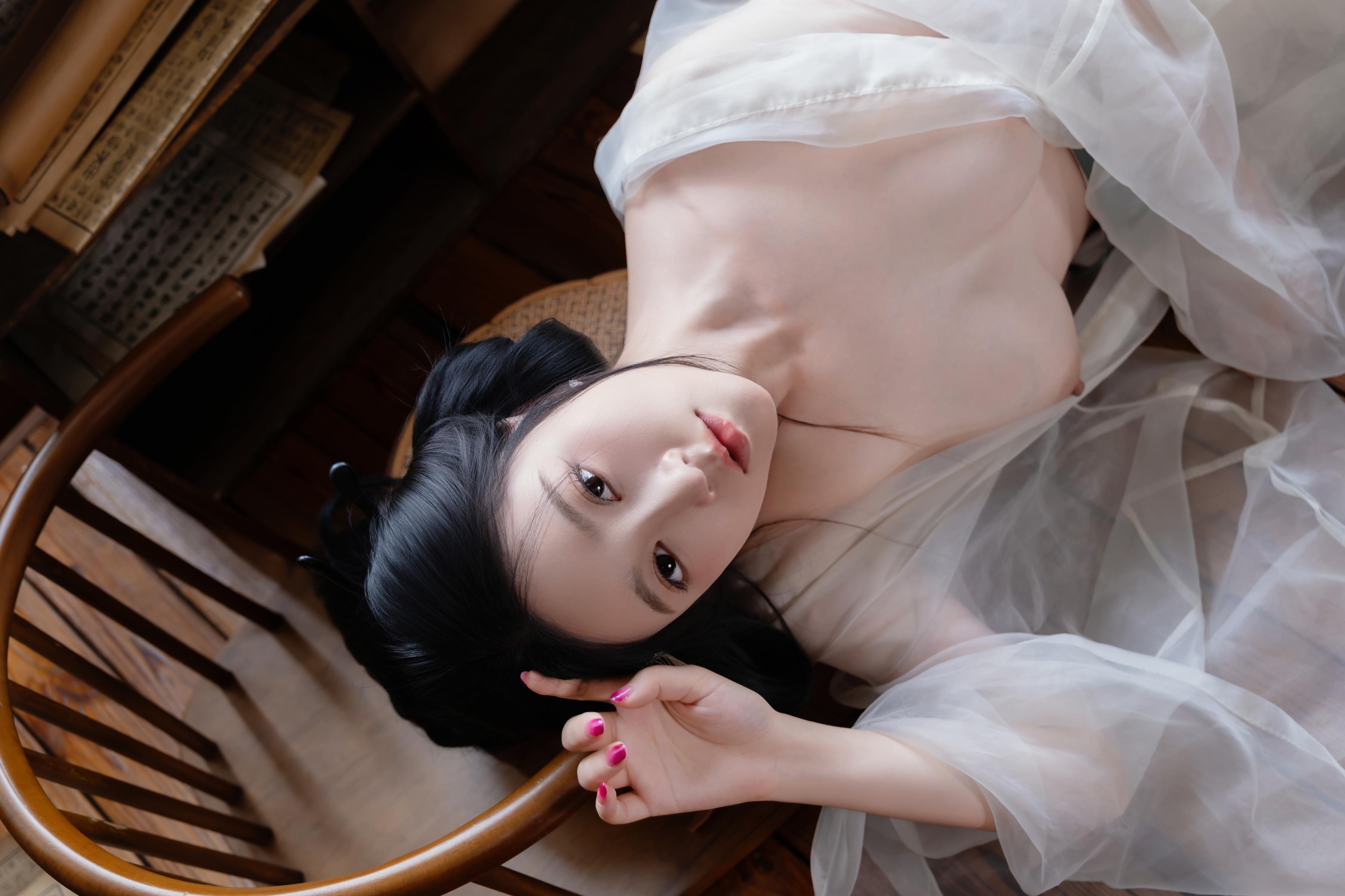 [写真] 年年Nnian - 浣溪沙：轻透薄纱汉服低胸美胸 木窗茶室古风 80P