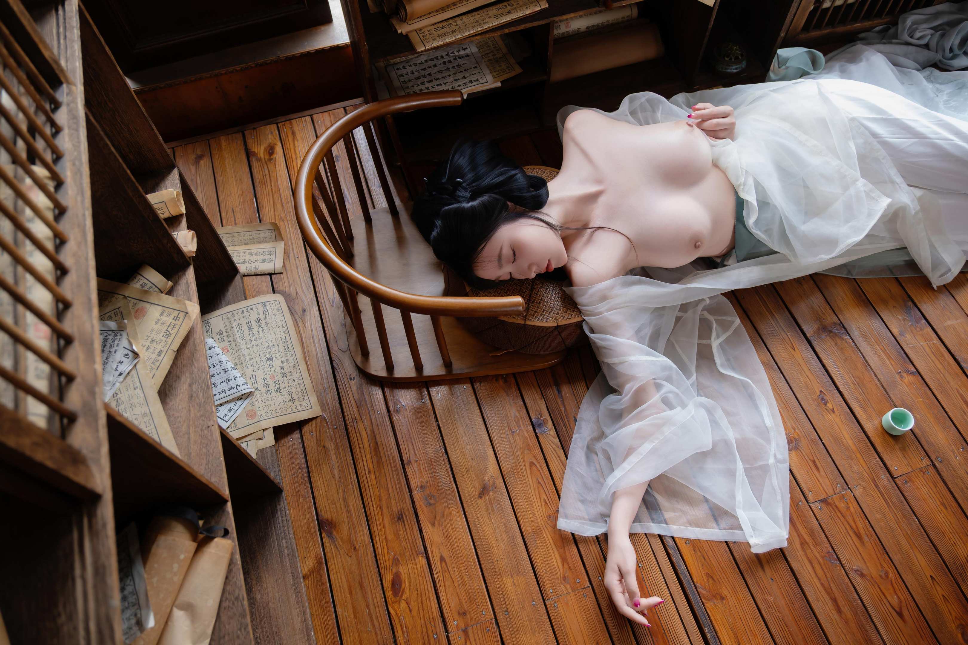 [写真] 年年Nnian - 浣溪沙：轻透薄纱汉服低胸美胸 木窗茶室古风 80P