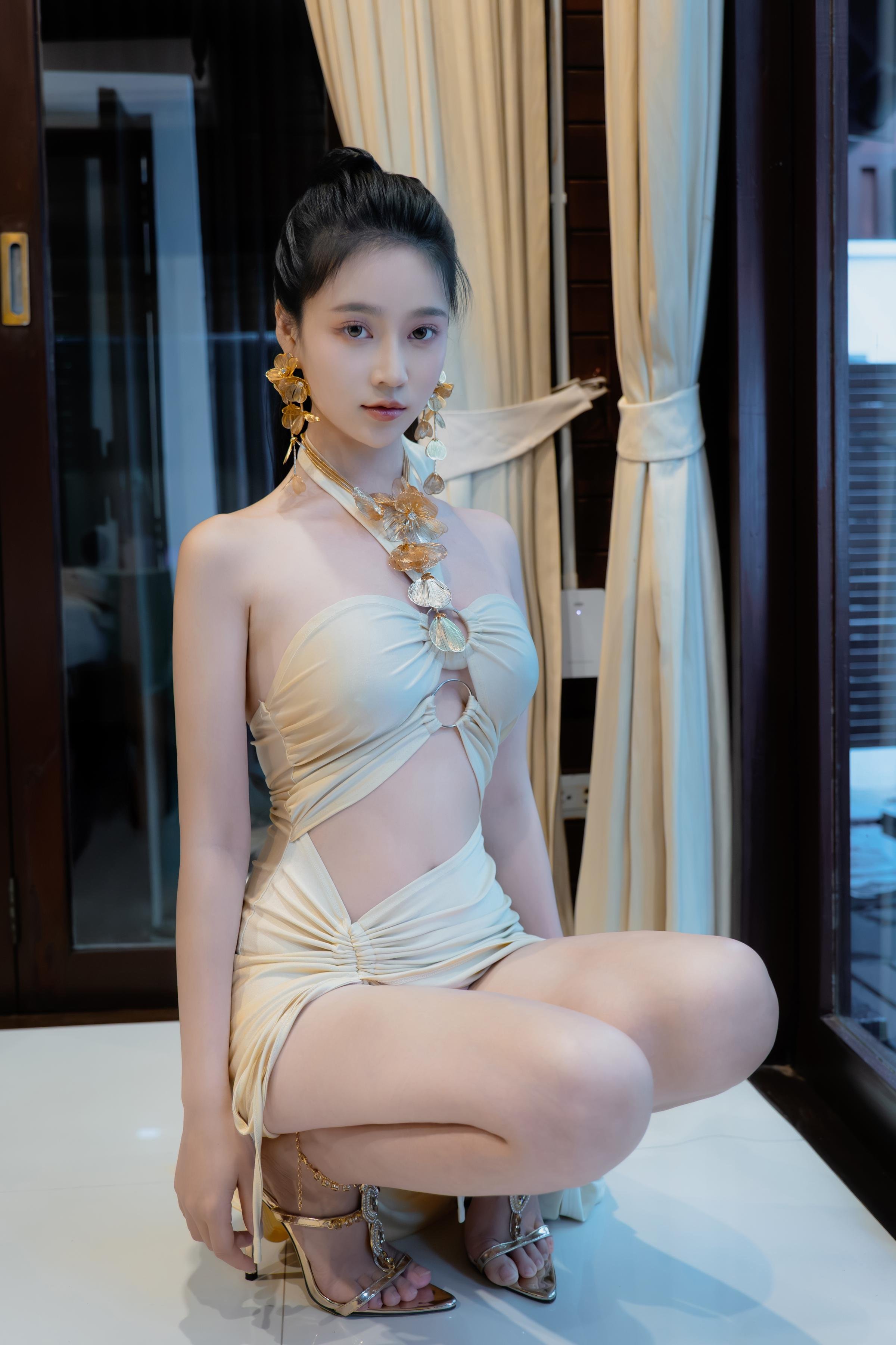 [Photos] Nnian - Seaside Venus: Sunset Nude Sheer Fabric with High Slit, 80P