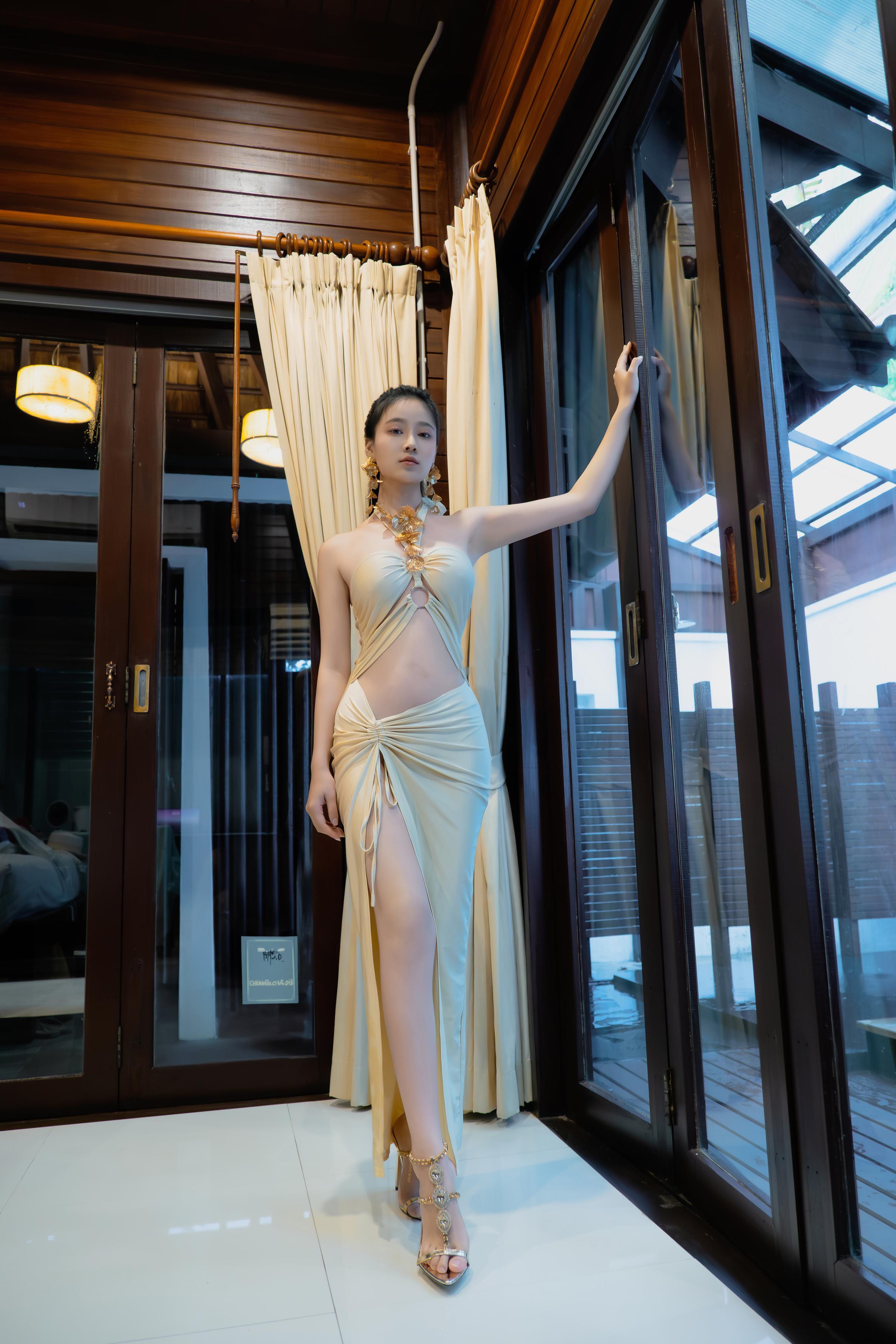 [Photos] Nnian - Seaside Venus: Sunset Nude Sheer Fabric with High Slit, 80P