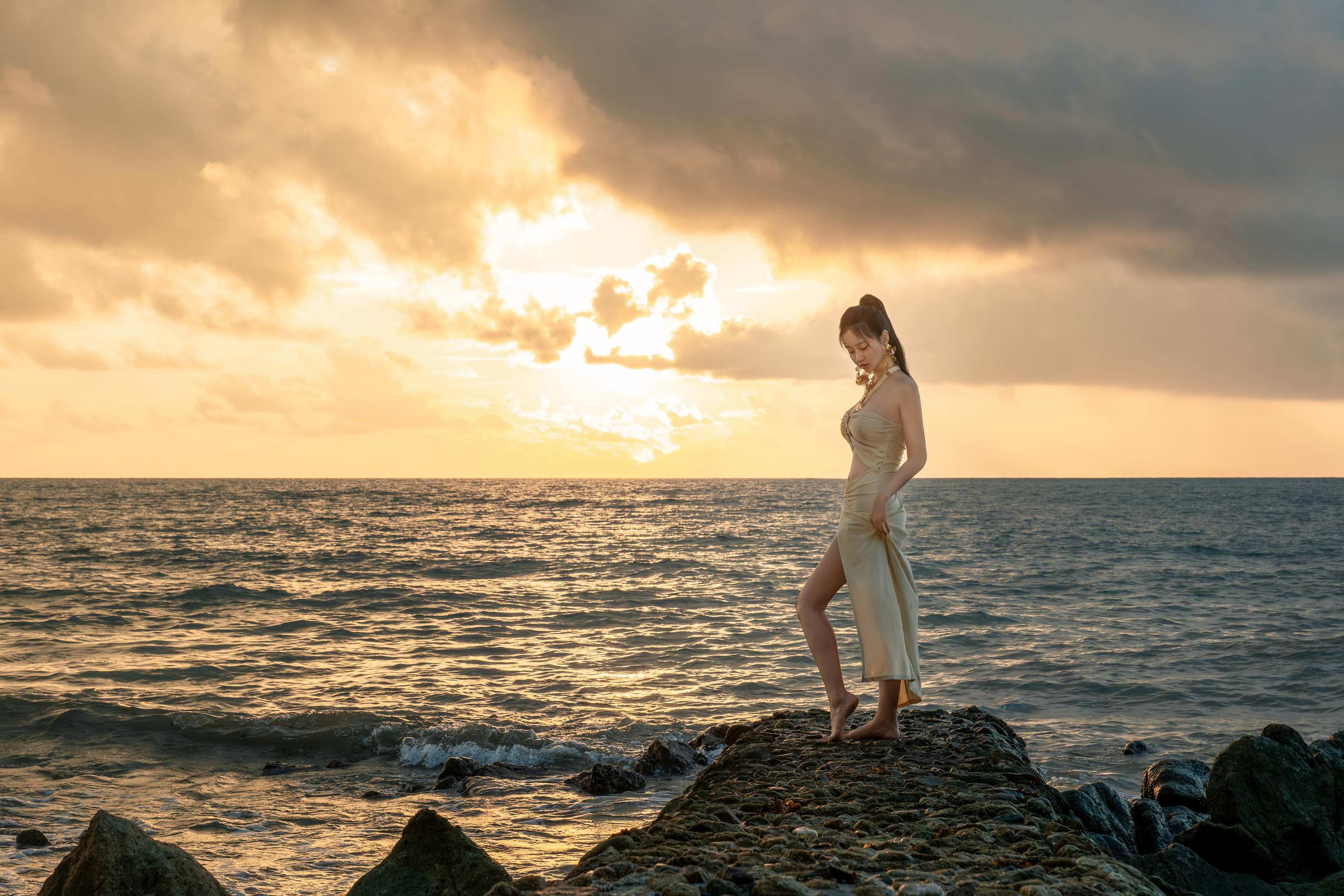 [Photos] Nnian - Seaside Venus: Sunset Nude Sheer Fabric with High Slit, 80P