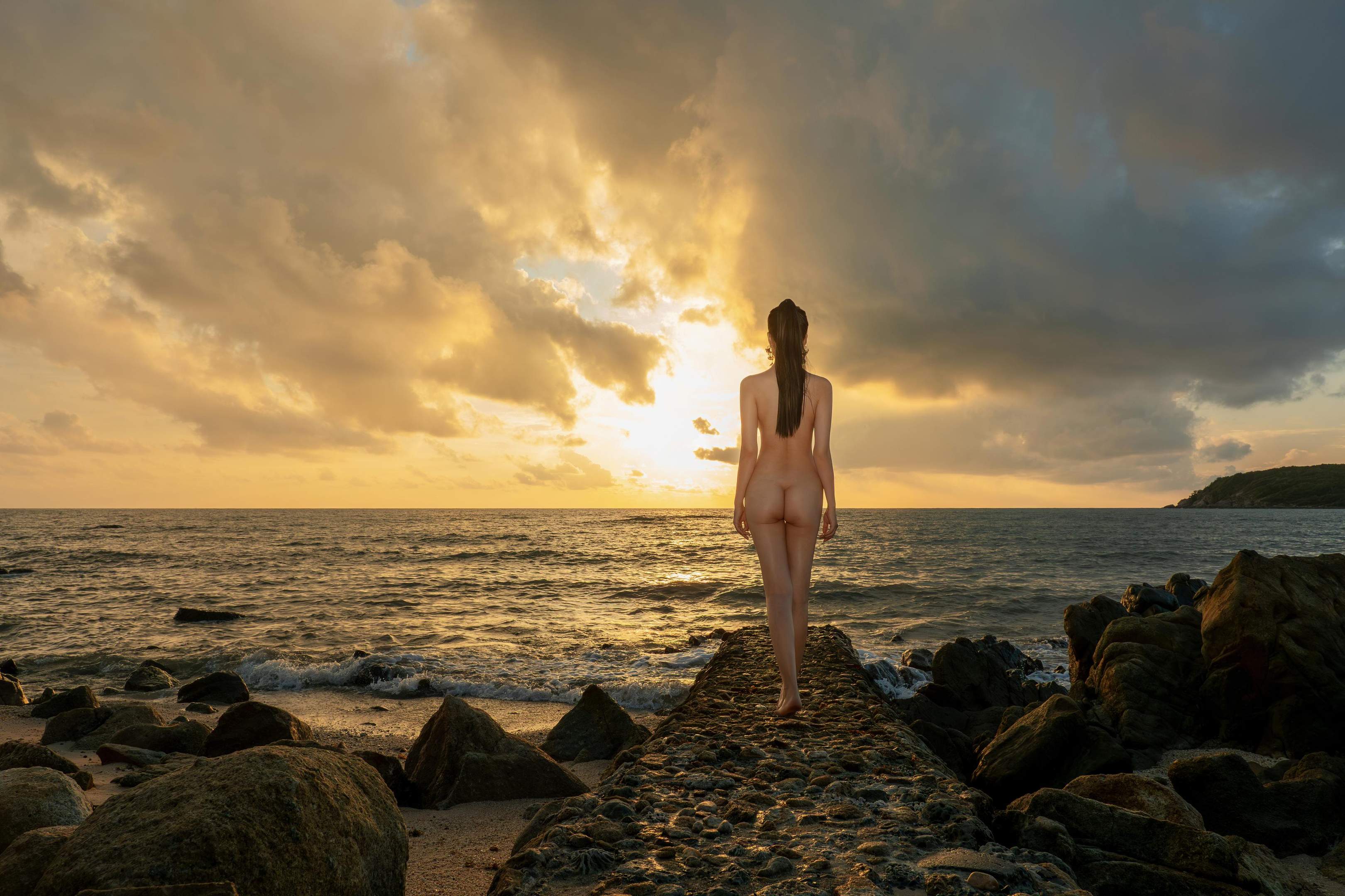 [Photos] Nnian - Seaside Venus: Sunset Nude Sheer Fabric with High Slit, 80P
