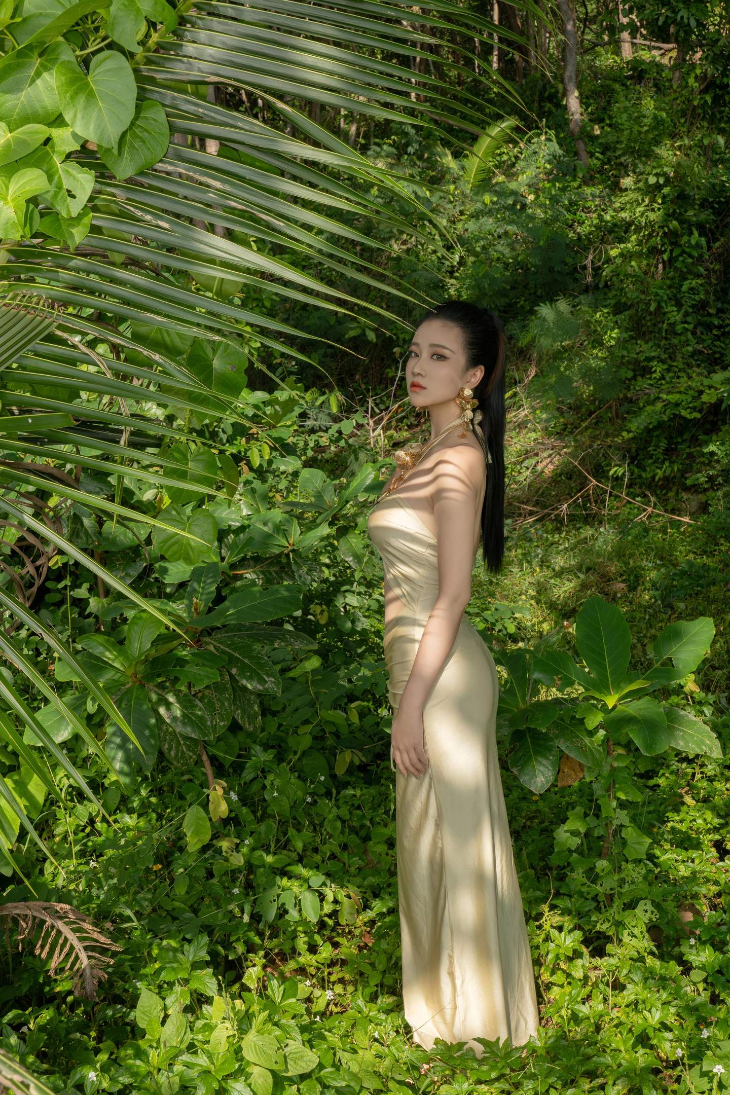 [Photos] Nnian - Seaside Venus: Sunset Nude Sheer Fabric with High Slit, 80P