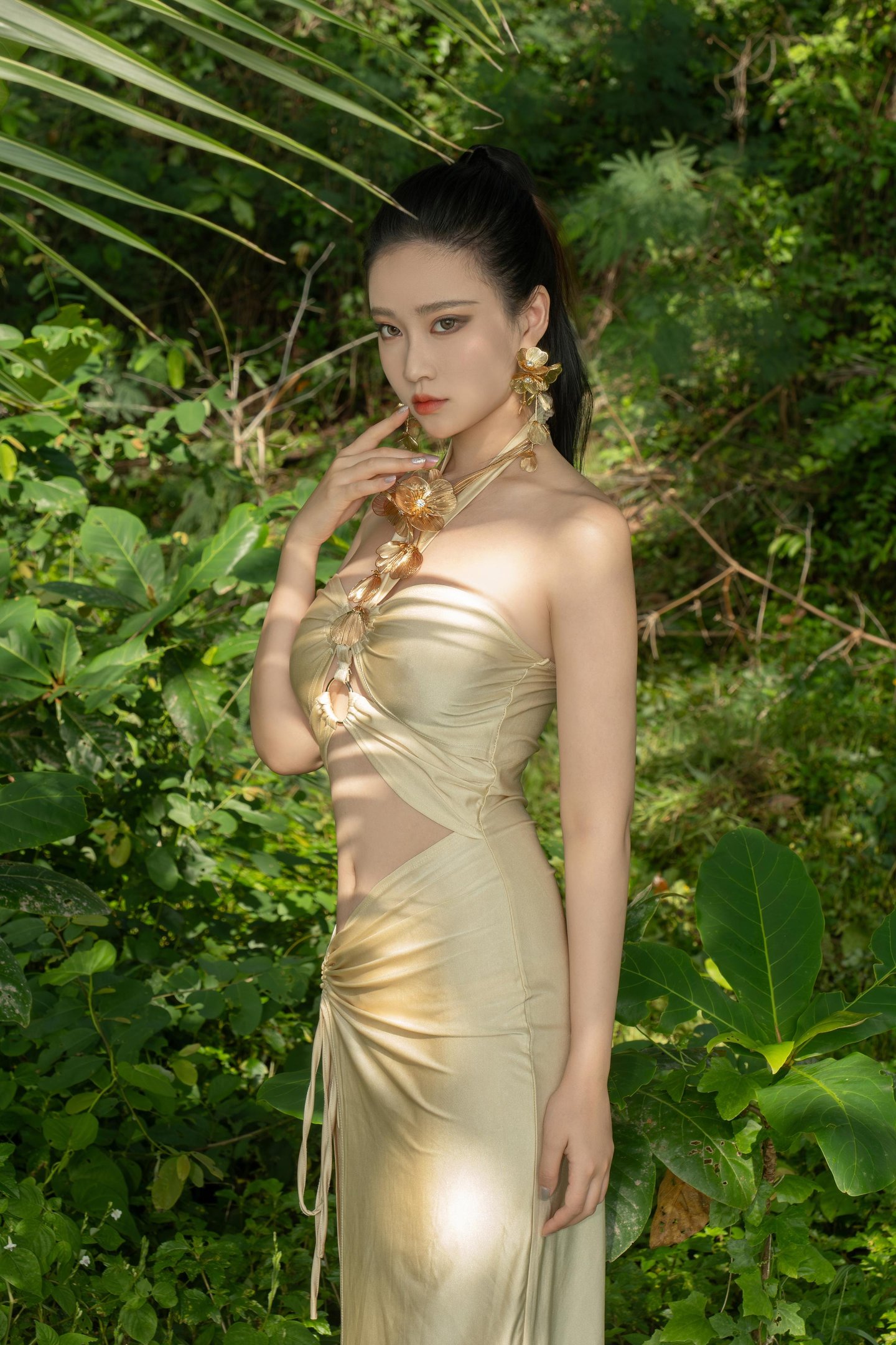 [Ảnh] Nnian - Nữ Thần Venuse Bên Biển: Hoàng Hôn Bên Biển Với Vải Mỏng Nude, Hở Ngực Cao, 80P