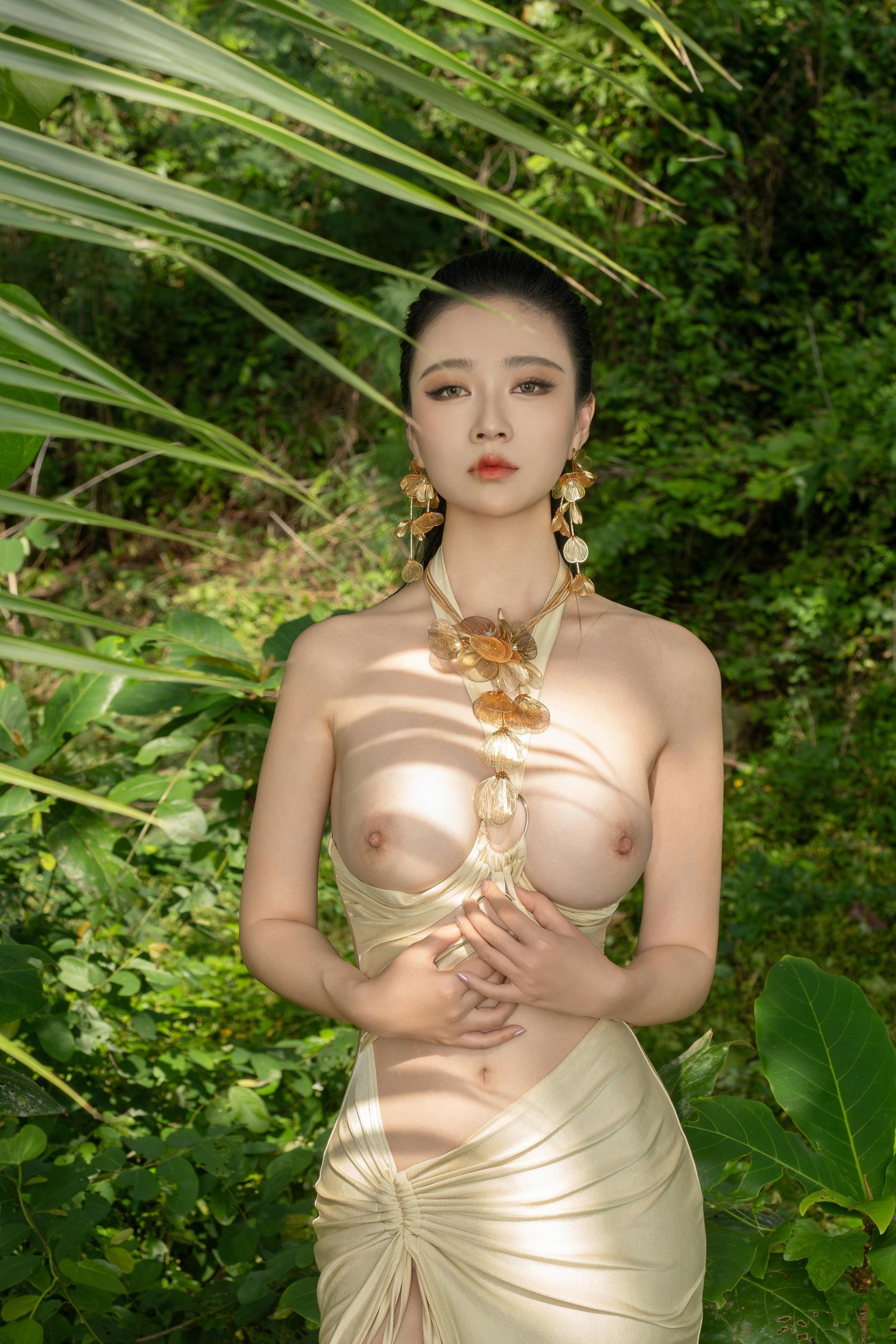 [Ảnh] Nnian - Nữ Thần Venuse Bên Biển: Hoàng Hôn Bên Biển Với Vải Mỏng Nude, Hở Ngực Cao, 80P