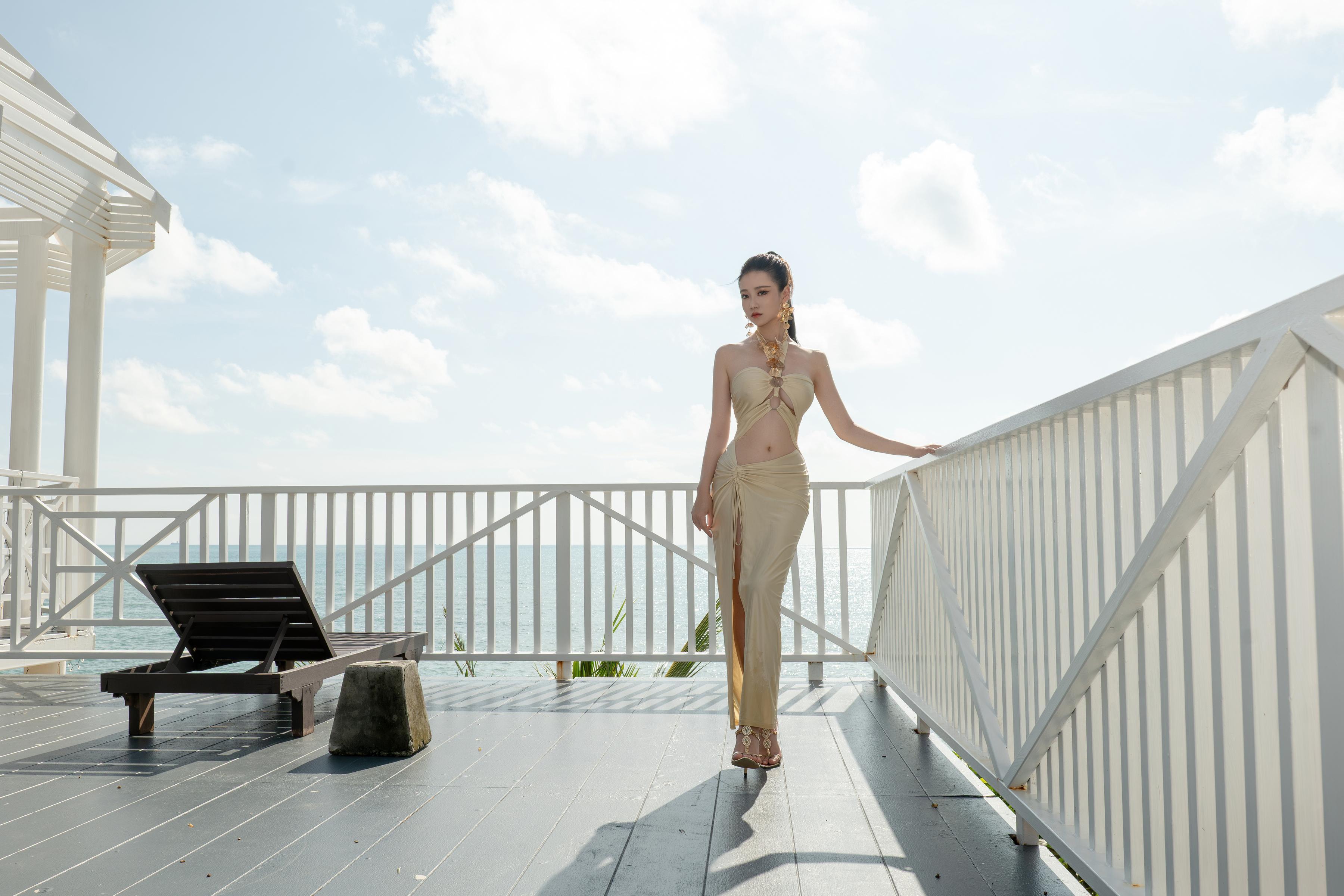 [Ảnh] Nnian - Nữ Thần Venuse Bên Biển: Hoàng Hôn Bên Biển Với Vải Mỏng Nude, Hở Ngực Cao, 80P