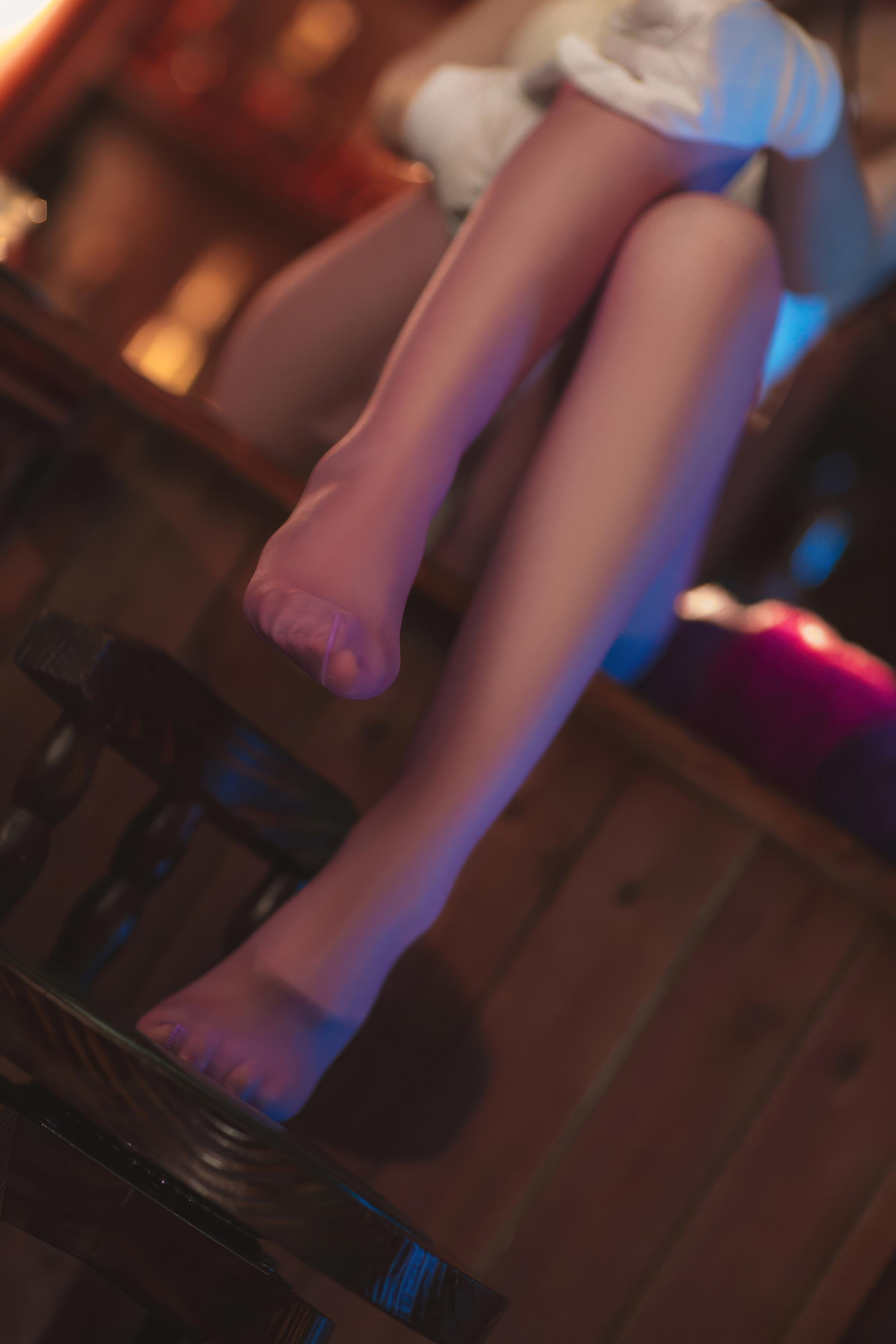 [写真] 起司块wii - 悪魔姉妹バニー：ホワイトバニーバー撮影 美胸美腿魅惑の27P