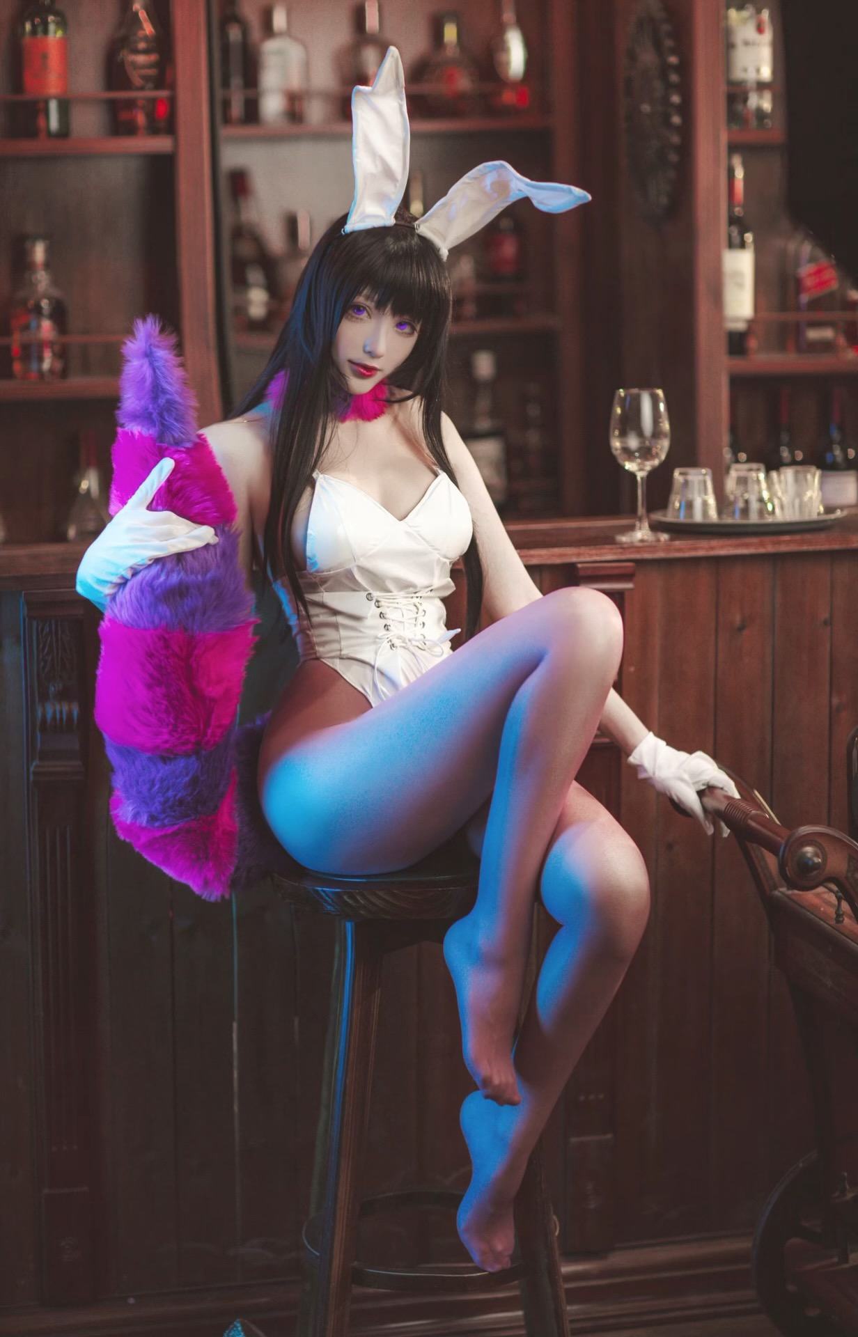 [Photos] Cheese Block Wii - Demon Sister Bunny Girl: White Bunny Girl Bar Photoshoot with Stunning Cleavage and Legs 27P