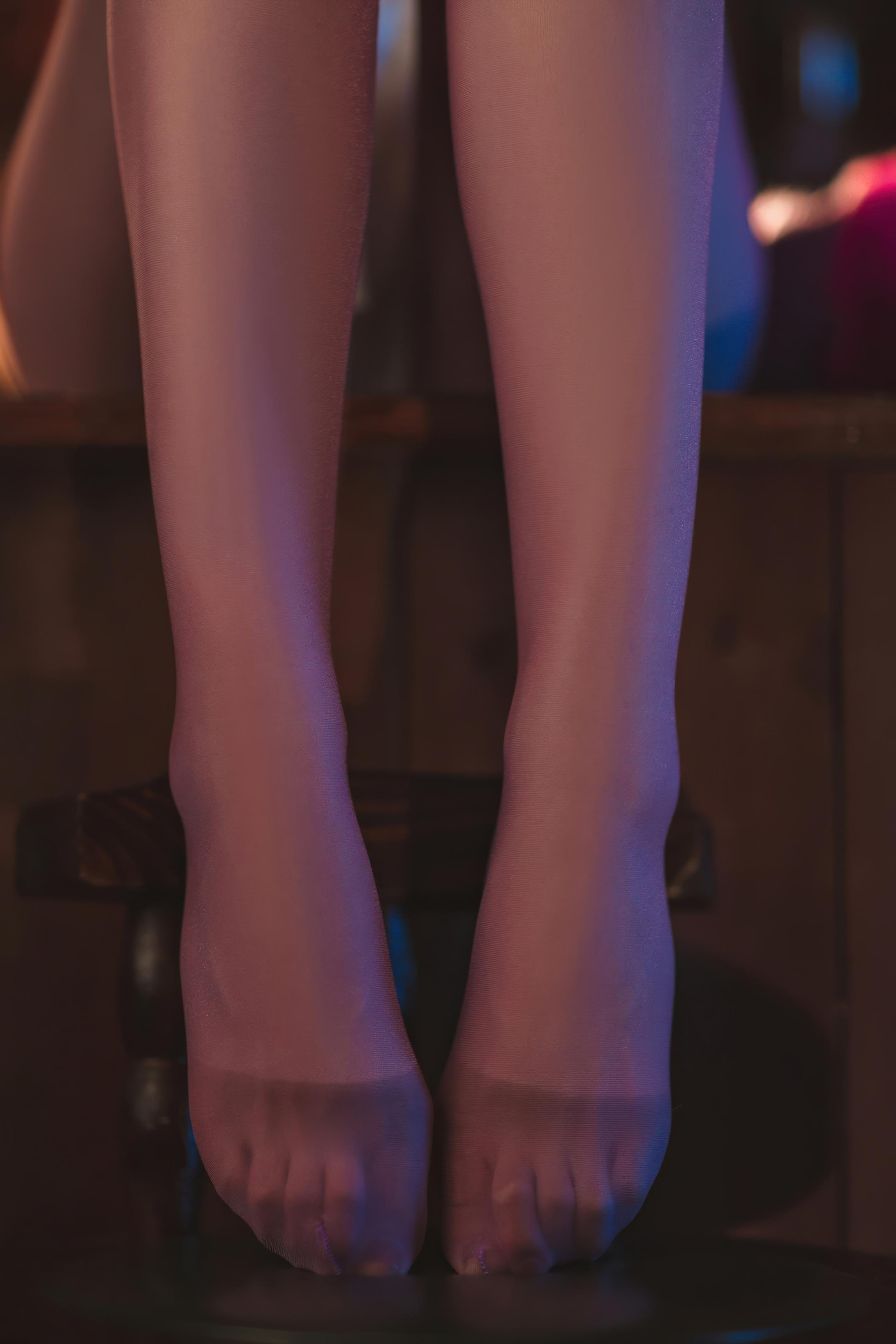 [Photos] Cheese Block Wii - Demon Sister Bunny Girl: White Bunny Girl Bar Photoshoot with Stunning Cleavage and Legs 27P
