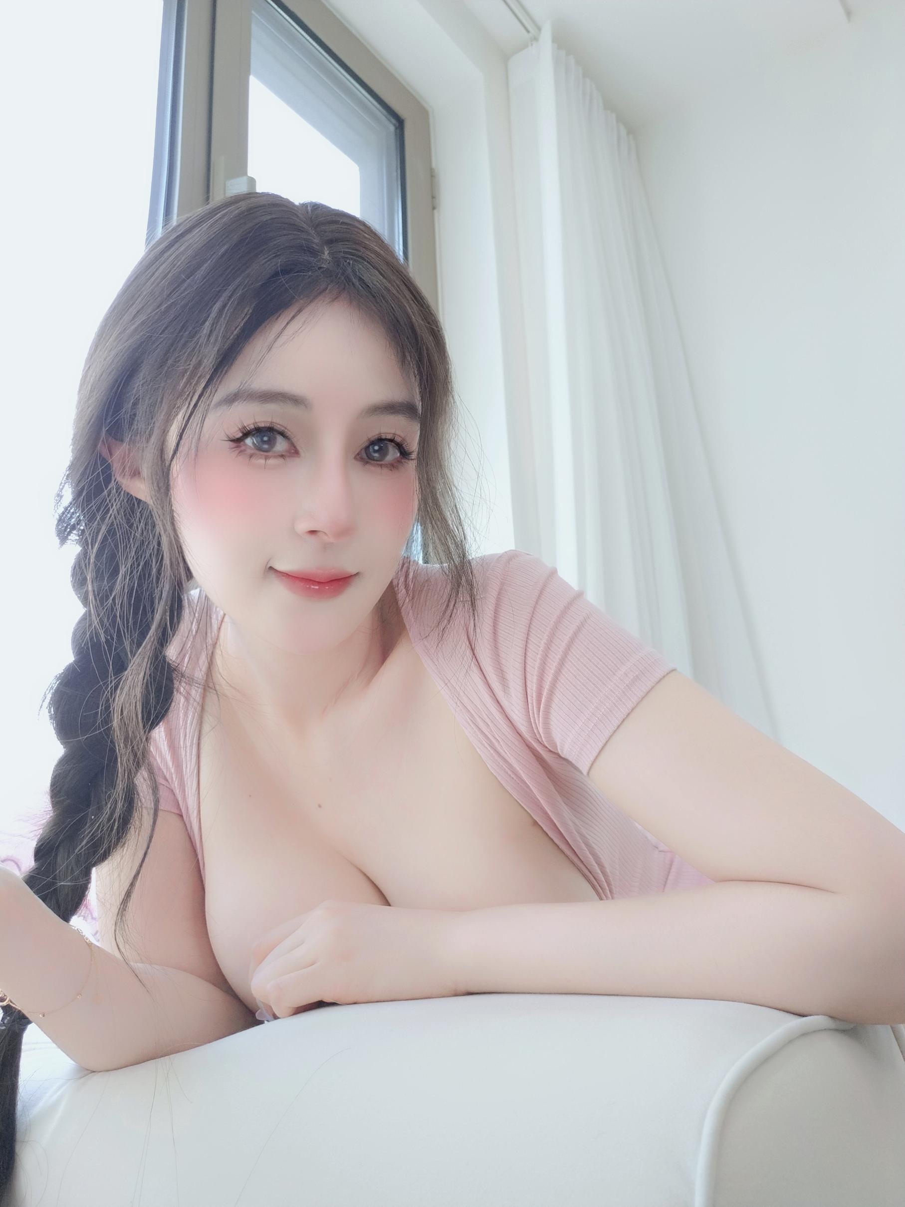 [私房] Bạc 81 - Fantia Bộ Sưu Tập Thành Viên Tháng 08 Năm 2025: 14 Bộ Nội Dung Đăng Ký, Áo Siết Hồng Hở Ngực 86P4V