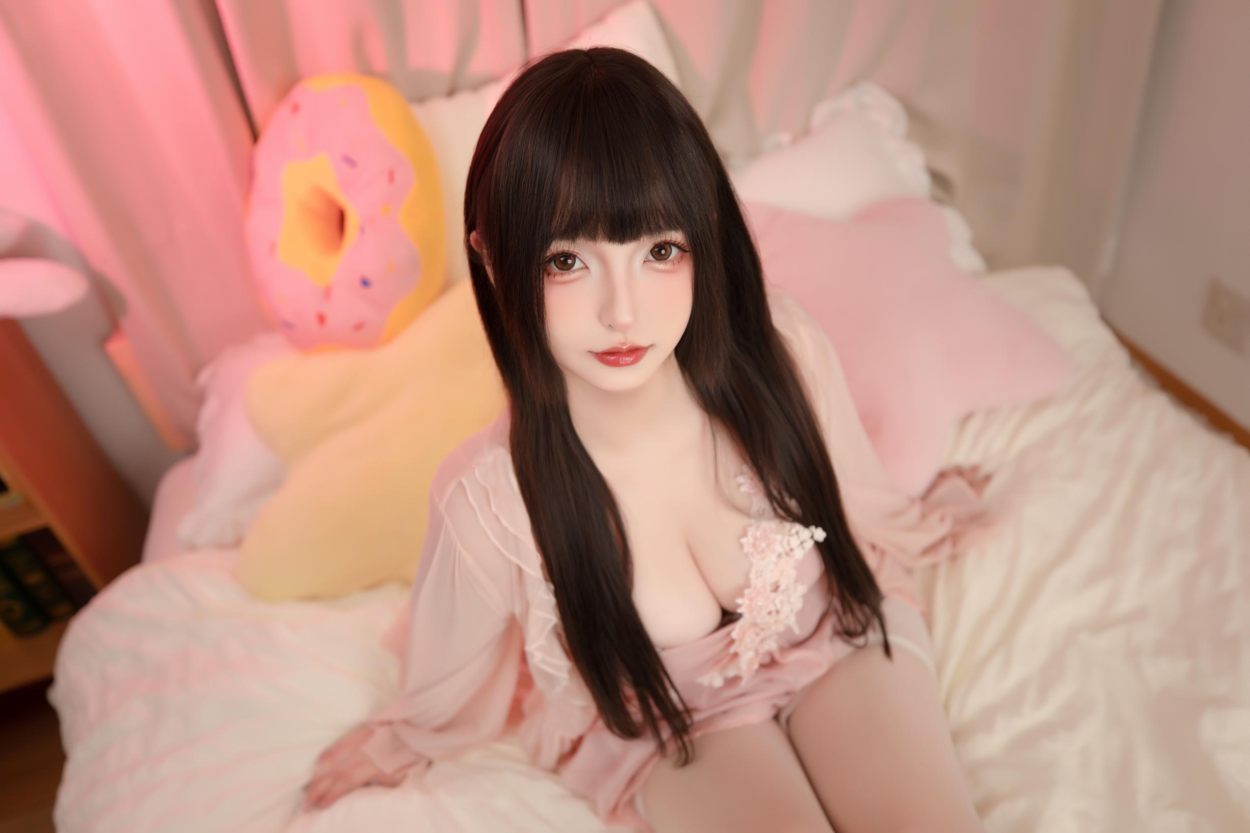 [Private] MAFUYU Kagurazaka - High Heel Robe: Pink Lace Lingerie and Stockings on Bed 75P2V