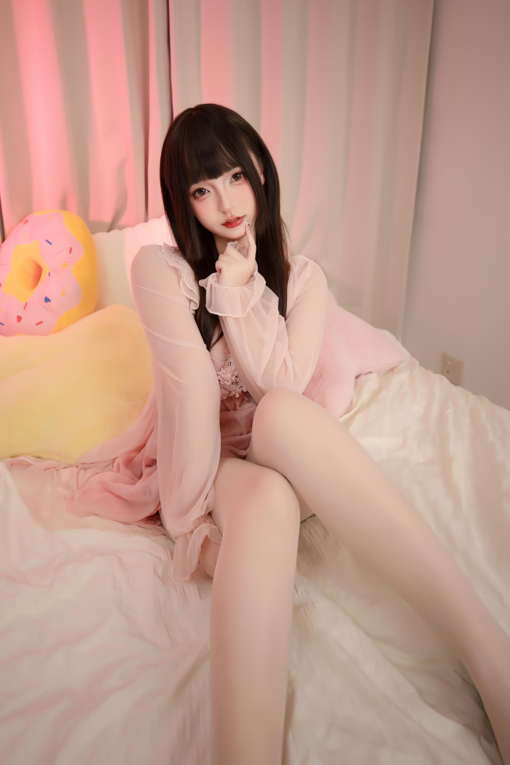 [私房] 神楽坂真冬 - Áo choàng ngủ cao gót: Áo ngủ hồng ren, nội y, tất cao gót trên giường 75P2V