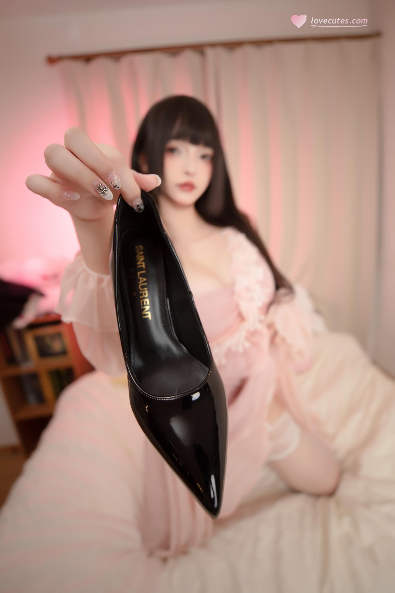 [私房] 神楽坂真冬 - Áo choàng ngủ cao gót: Áo ngủ hồng ren, nội y, tất cao gót trên giường 75P2V