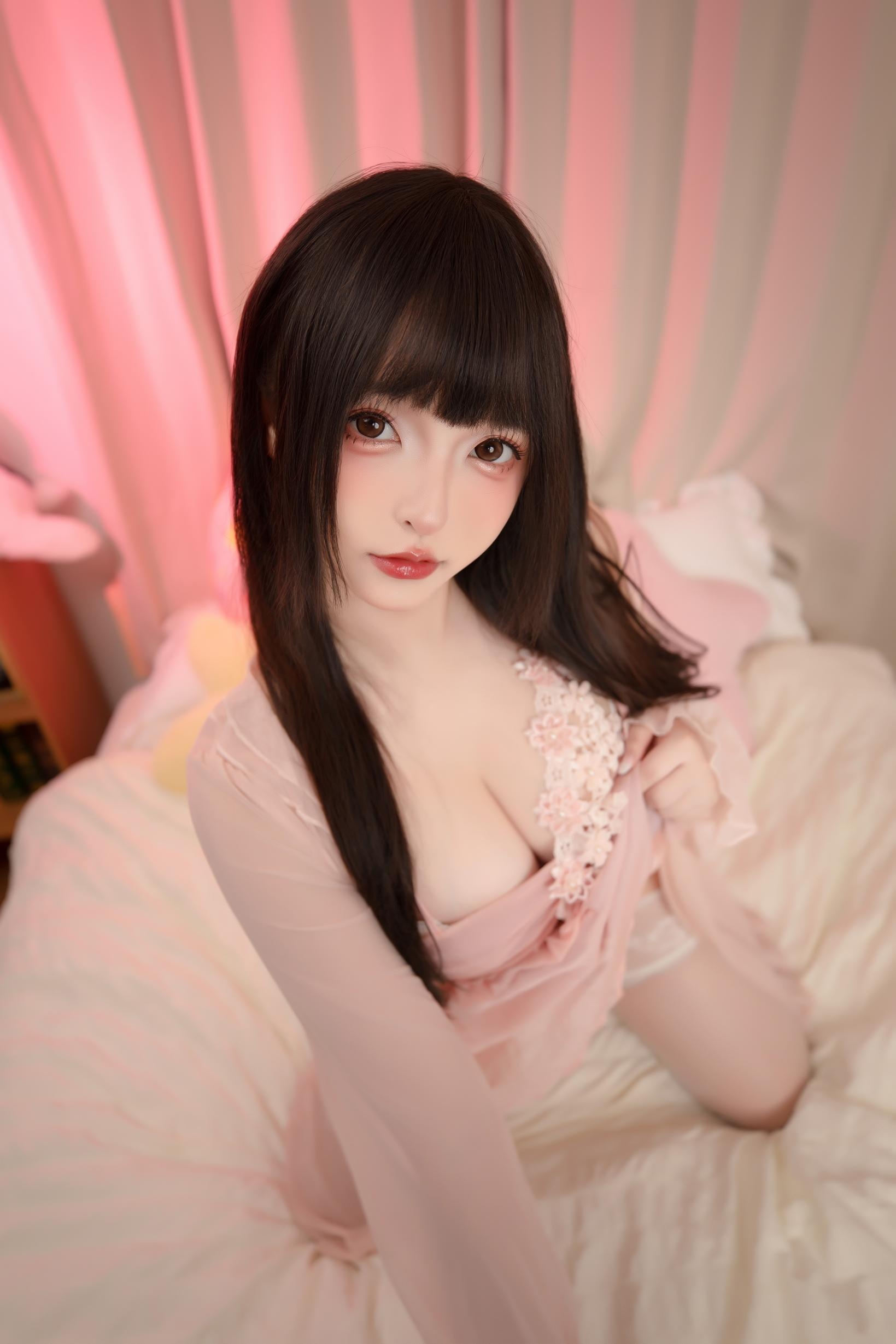 [私房] 神楽坂真冬 - Áo choàng ngủ cao gót: Áo ngủ hồng ren, nội y, tất cao gót trên giường 75P2V