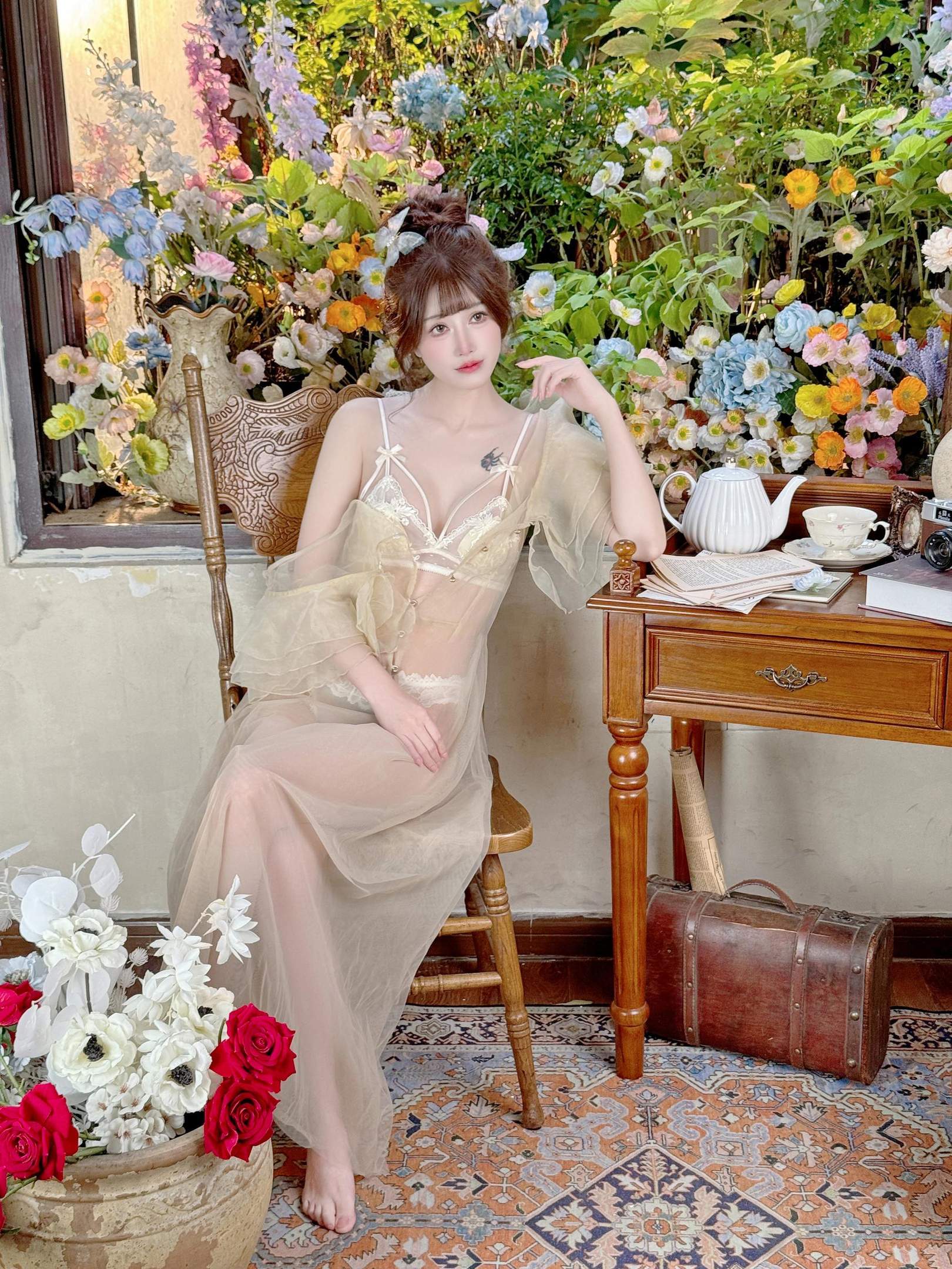 [私房] 鹿八歳 - 深林の純白花語：白い薄手レースの下着 花房露点露穴ヒップ 105P1V
