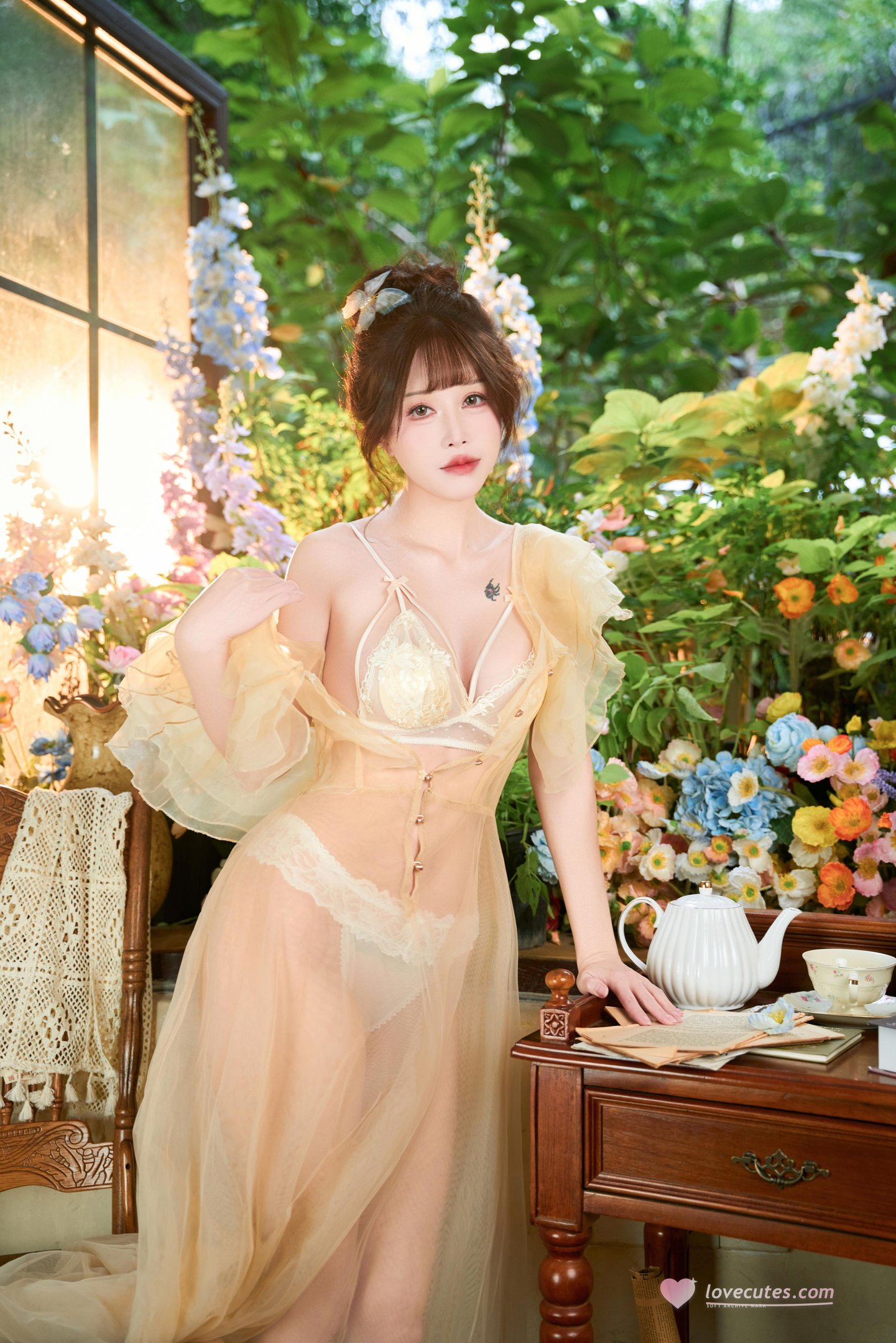 [Private] Deer Eight Years - The Pure White Language of the Forest: White Sheer Lace Lingerie, Flower Room Exposed Points and Curvy Hips 105P1V