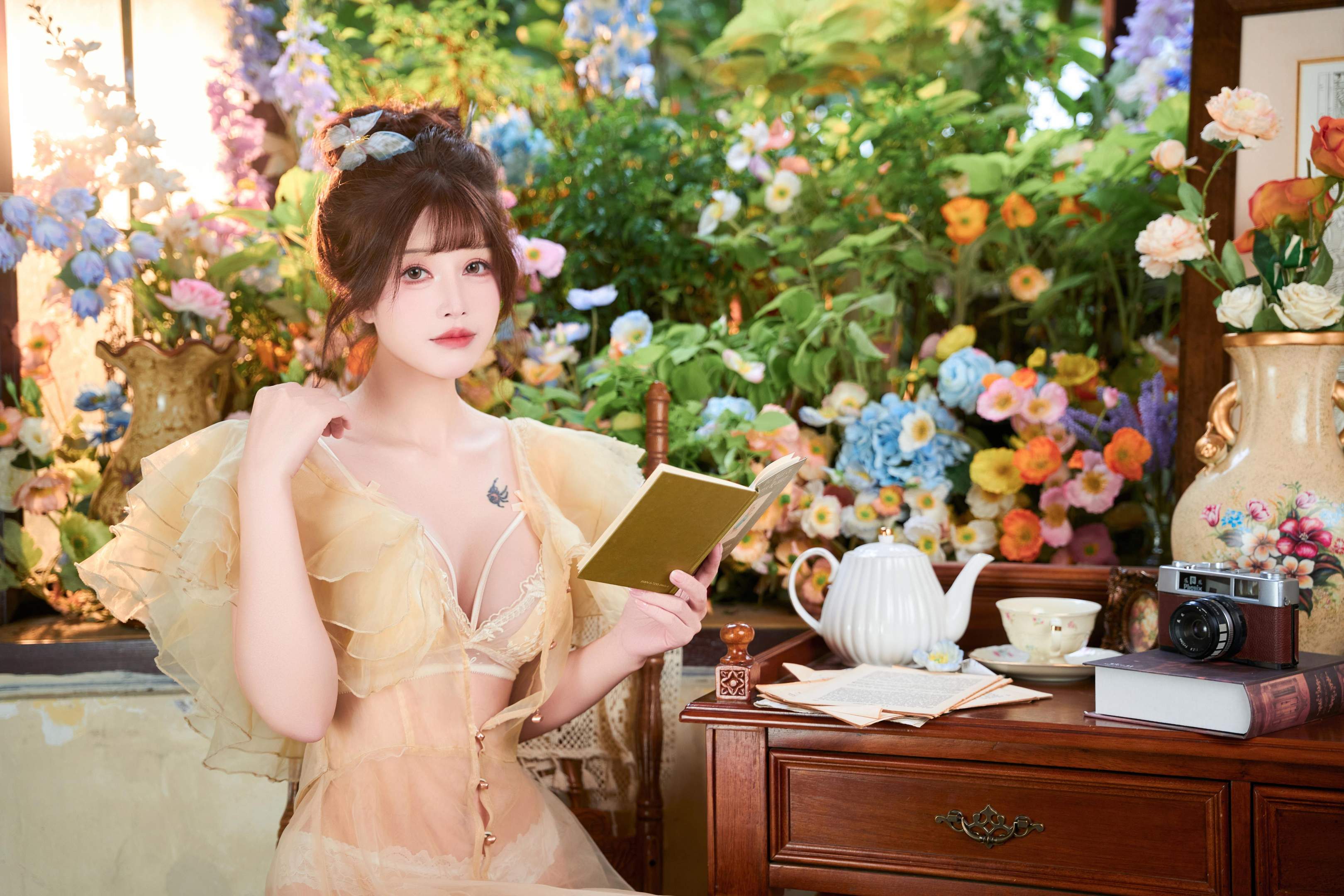 [Private] Deer Eight Years - The Pure White Language of the Forest: White Sheer Lace Lingerie, Flower Room Exposed Points and Curvy Hips 105P1V