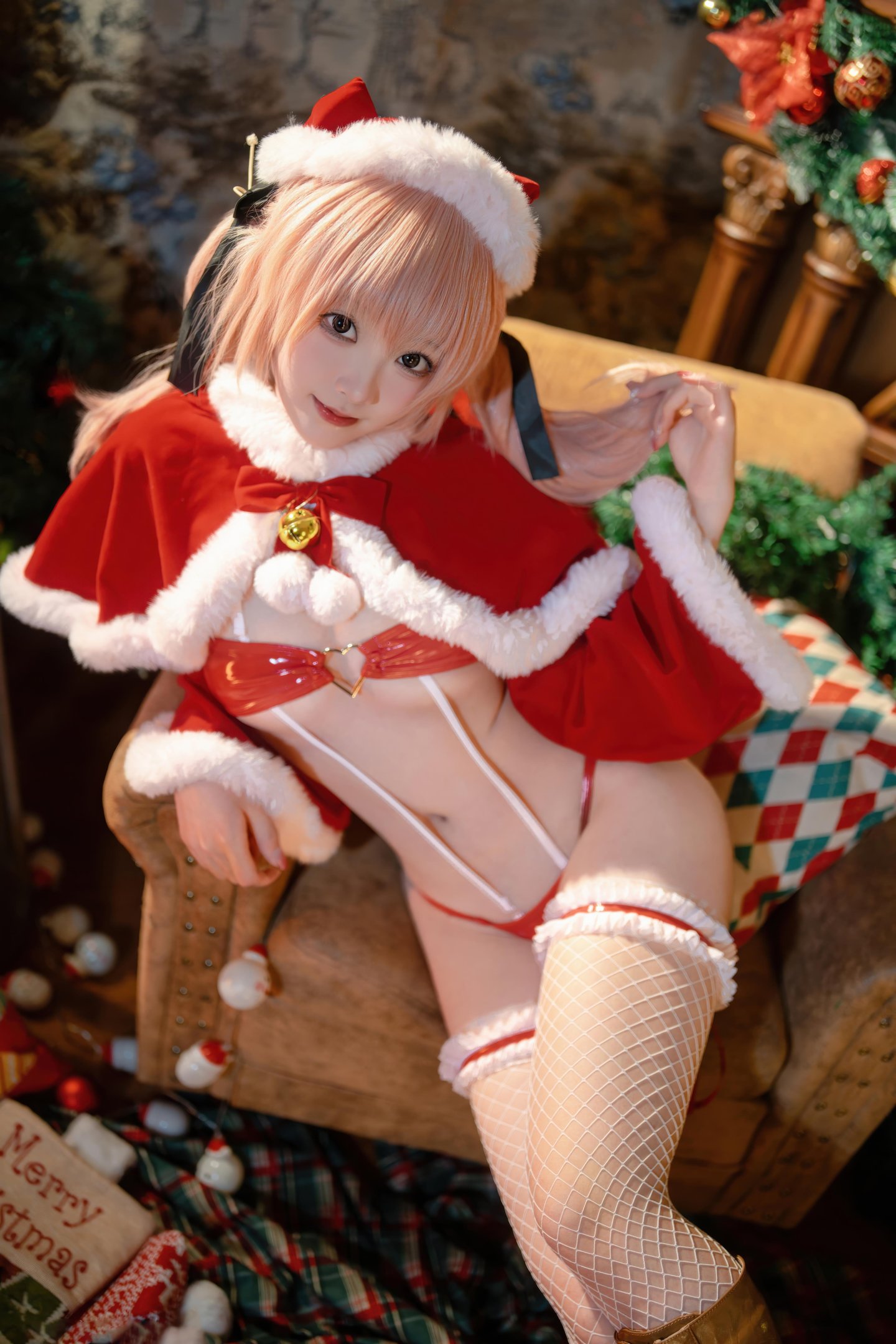 [私房] Bangni邦尼 - クリスマスの甘い誘惑：赤いセクシーランジェリー真空露胸 クリスマス撮影の美尻美脚 80P3V