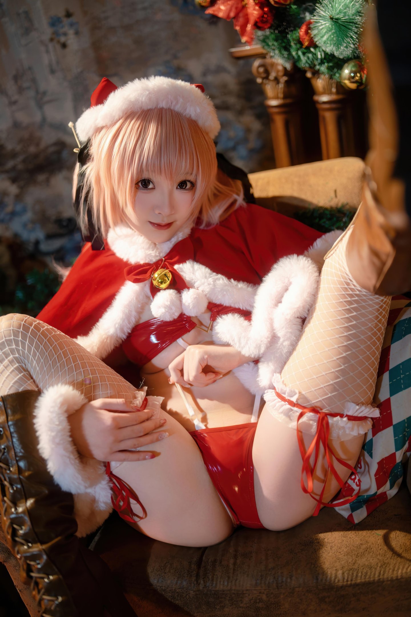 [私房] Bangni邦尼 - クリスマスの甘い誘惑：赤いセクシーランジェリー真空露胸 クリスマス撮影の美尻美脚 80P3V