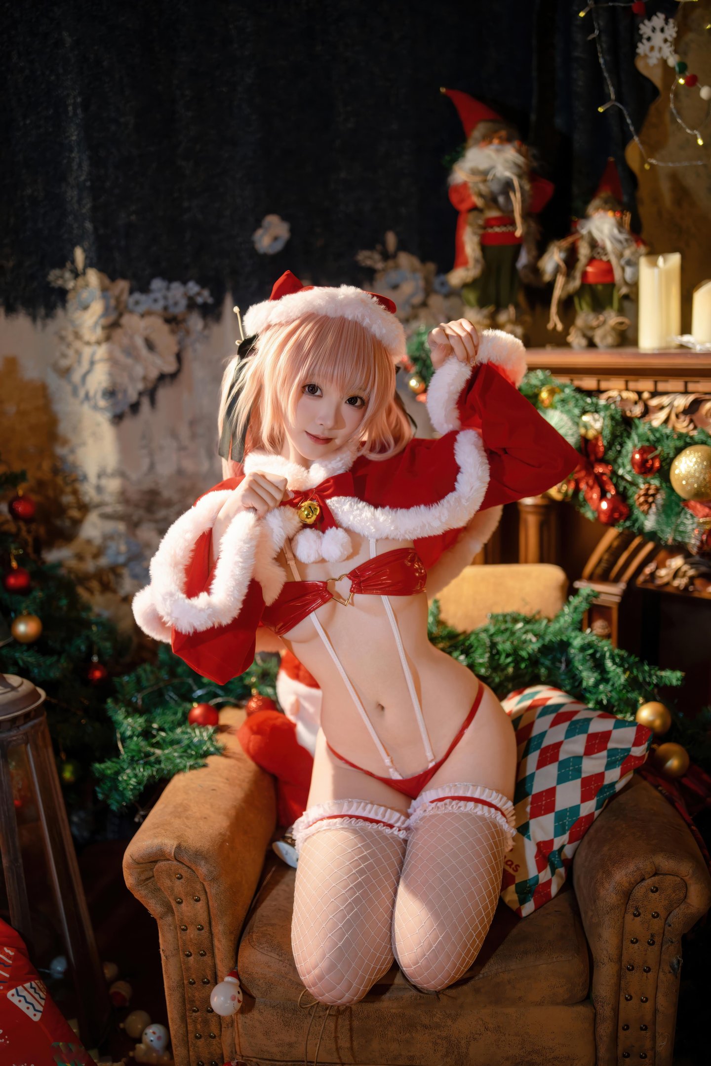 [私房] Bangni邦尼 - クリスマスの甘い誘惑：赤いセクシーランジェリー真空露胸 クリスマス撮影の美尻美脚 80P3V
