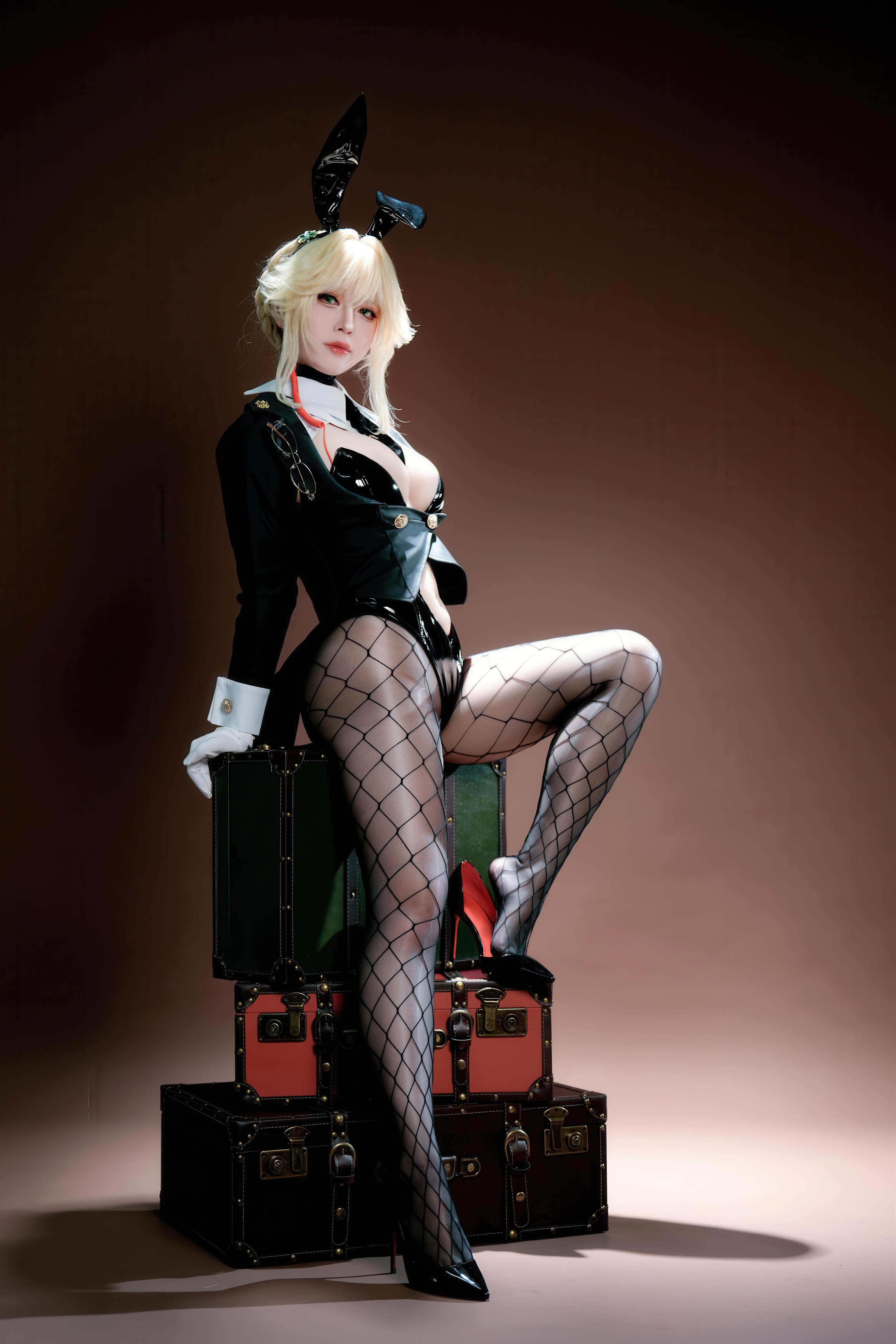 '[cosplay] 半半子 - Nikke Thần Chiến Thắng Agent Bunny: Thỏ Đen Gợi Cảm, Ngực Khủng, Mông Đẹp, Quần Lưới 62P'