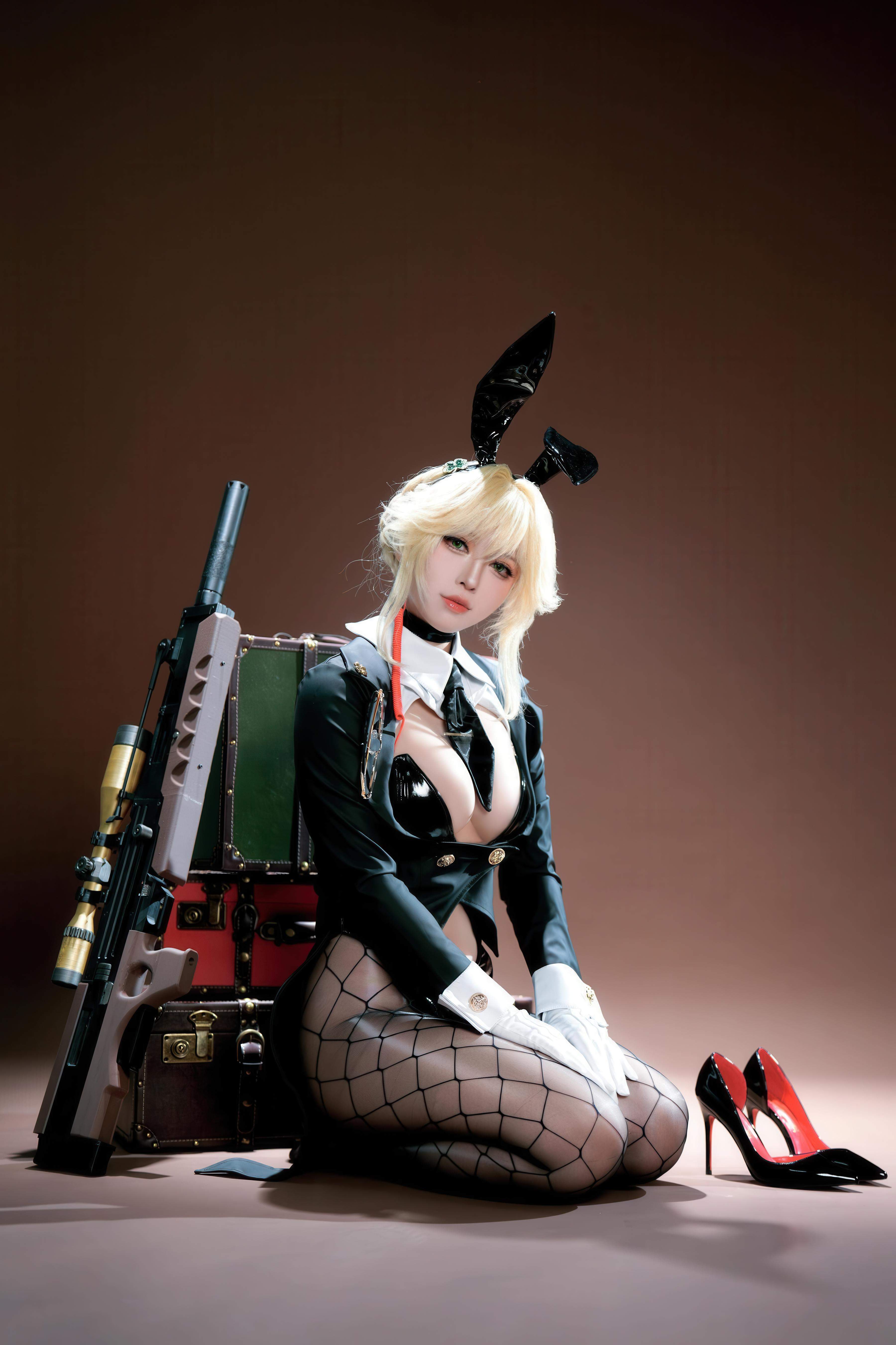 '[cosplay] 半半子 - Nikke Thần Chiến Thắng Agent Bunny: Thỏ Đen Gợi Cảm, Ngực Khủng, Mông Đẹp, Quần Lưới 62P'