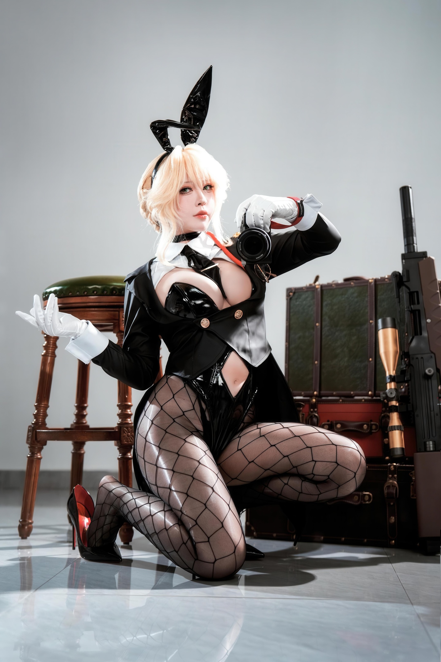 '[cosplay] 半半子 - Nikke Thần Chiến Thắng Agent Bunny: Thỏ Đen Gợi Cảm, Ngực Khủng, Mông Đẹp, Quần Lưới 62P'