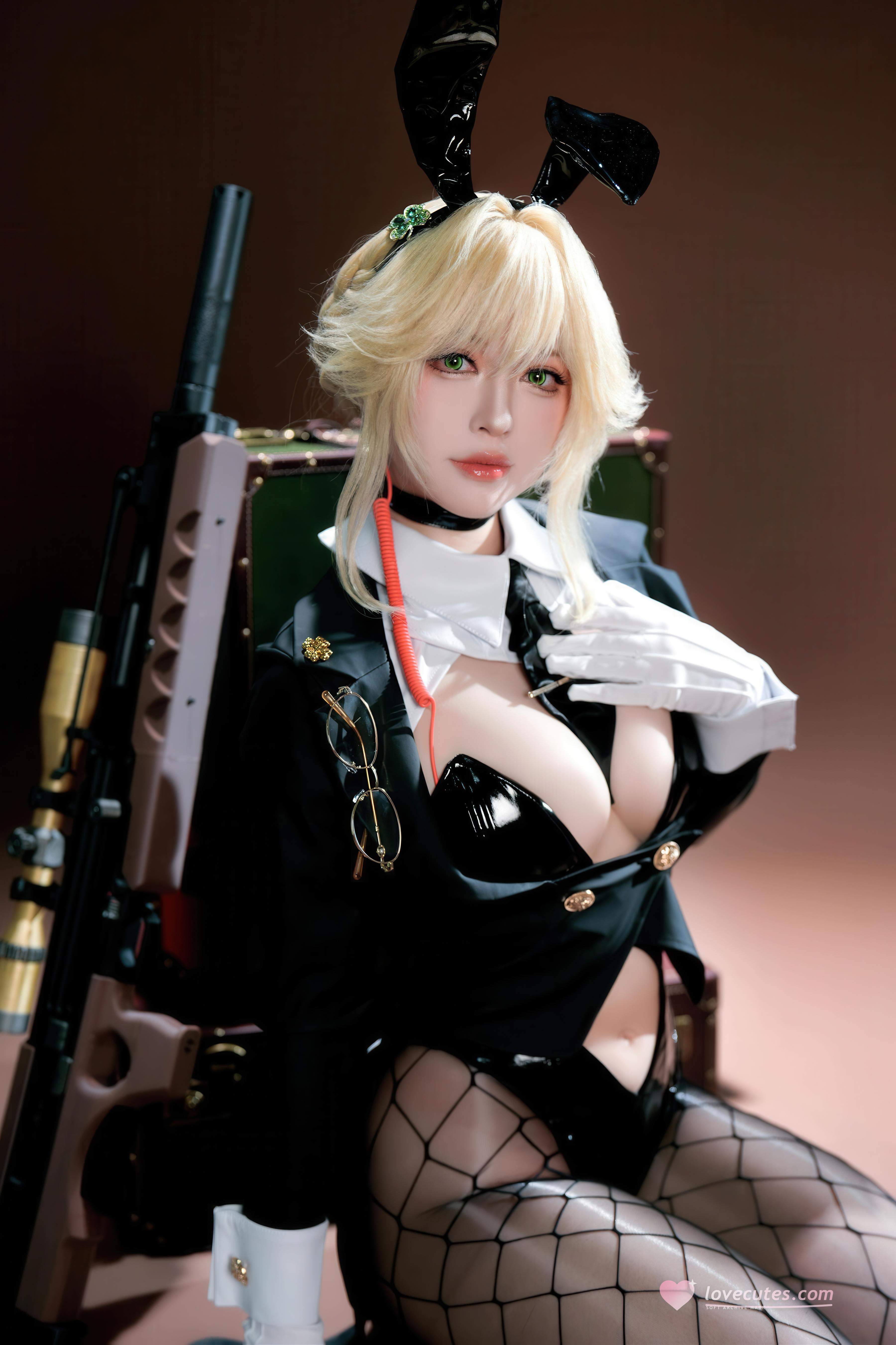 '[cosplay] 半半子 - Nikke Thần Chiến Thắng Agent Bunny: Thỏ Đen Gợi Cảm, Ngực Khủng, Mông Đẹp, Quần Lưới 62P'