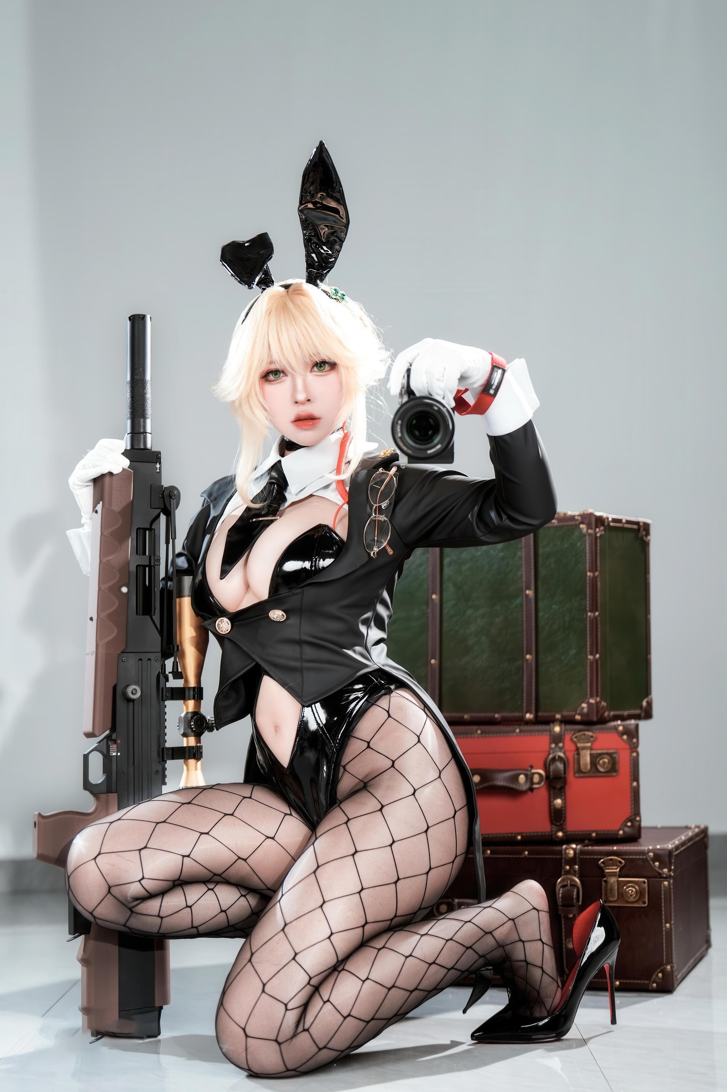 '[cosplay] 半半子 - Nikke Thần Chiến Thắng Agent Bunny: Thỏ Đen Gợi Cảm, Ngực Khủng, Mông Đẹp, Quần Lưới 62P'