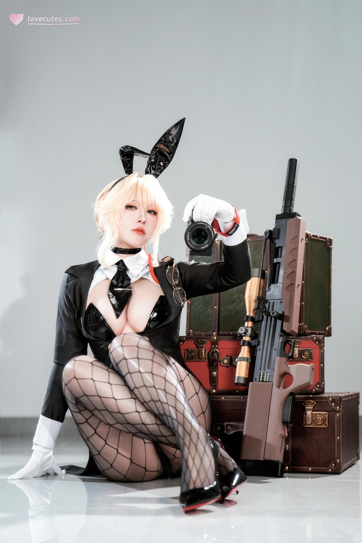 '[cosplay] 半半子 - Nikke Thần Chiến Thắng Agent Bunny: Thỏ Đen Gợi Cảm, Ngực Khủng, Mông Đẹp, Quần Lưới 62P'