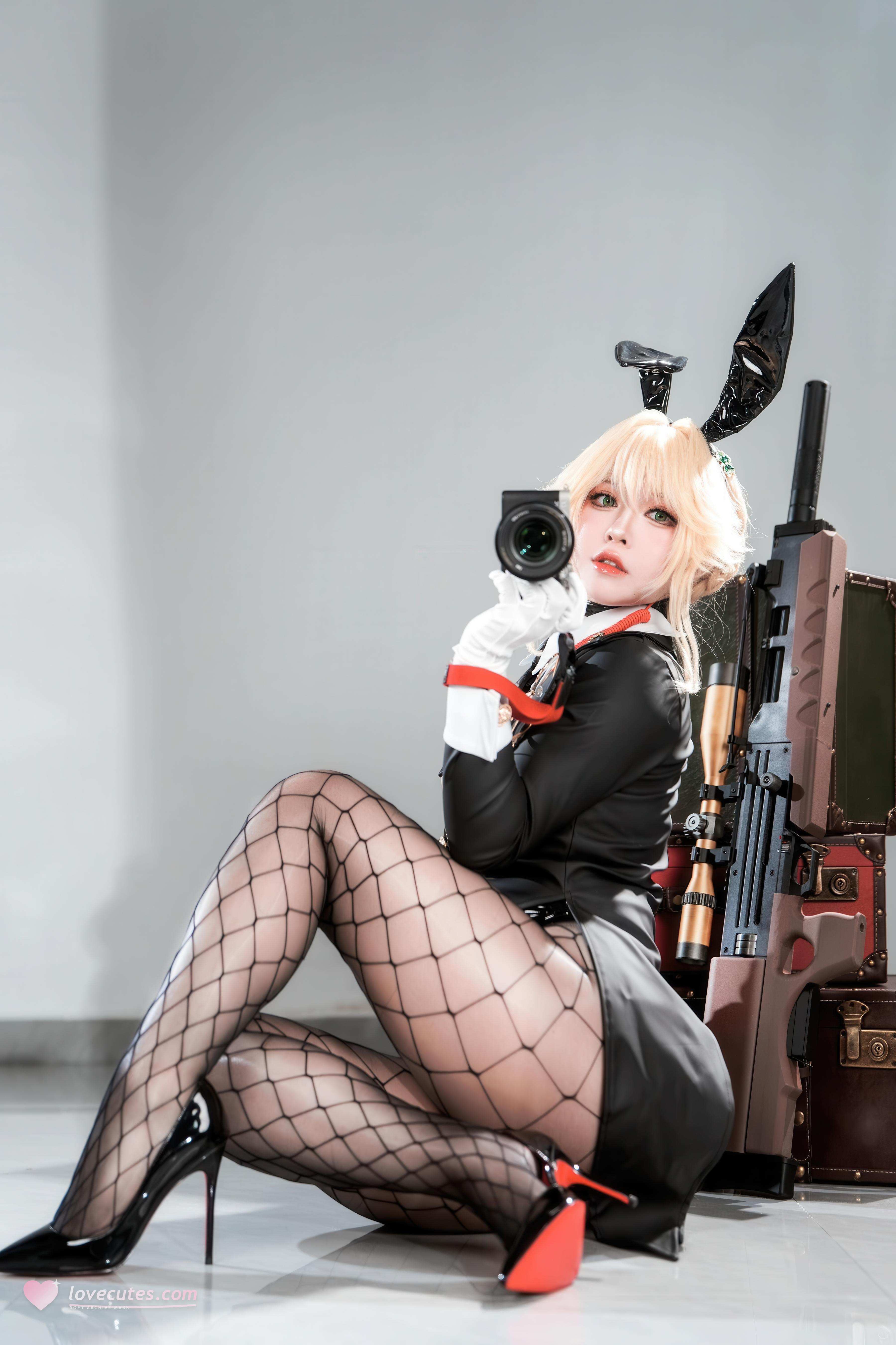 '[cosplay] 半半子 - Nikke Thần Chiến Thắng Agent Bunny: Thỏ Đen Gợi Cảm, Ngực Khủng, Mông Đẹp, Quần Lưới 62P'