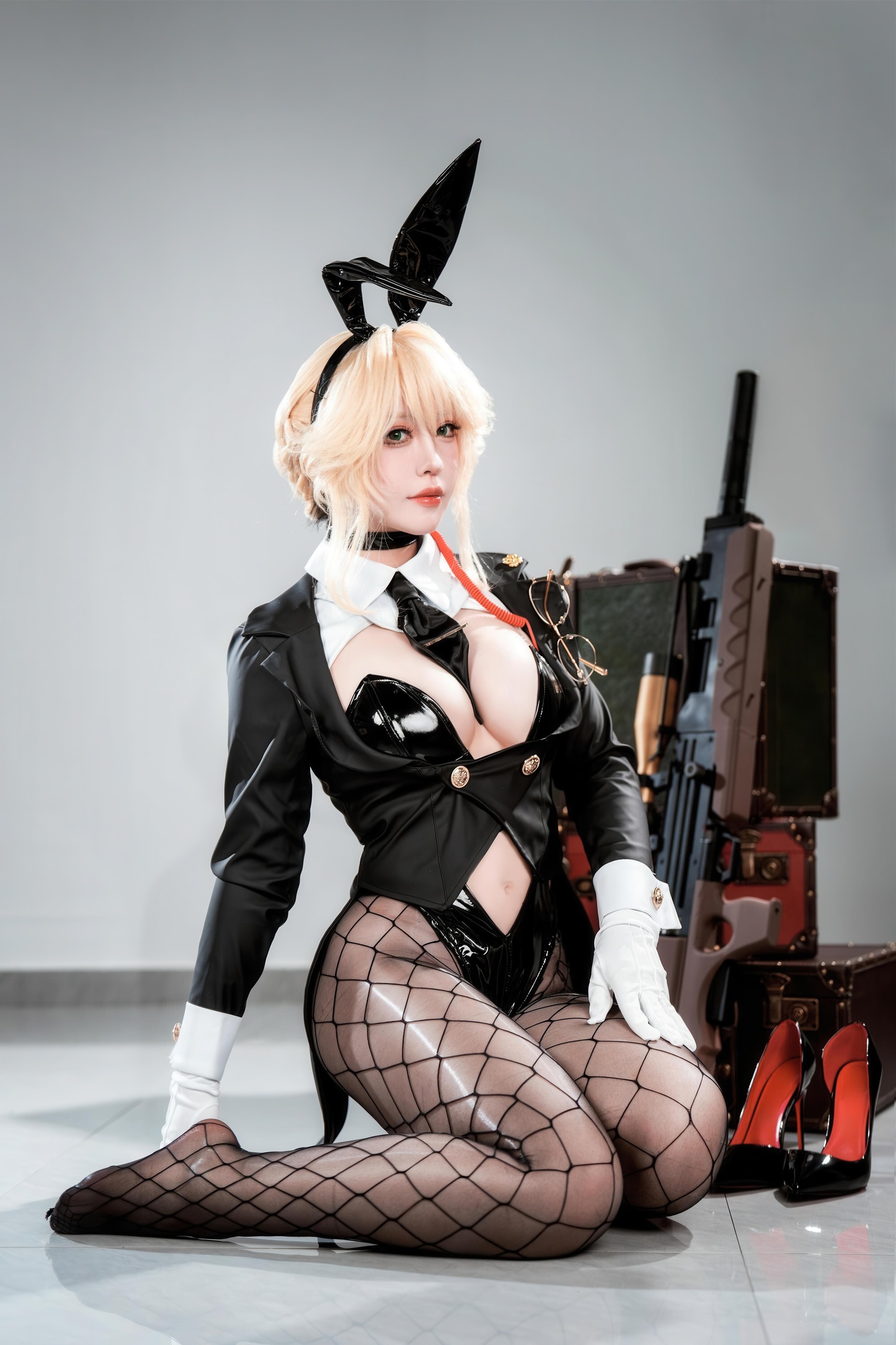 '[cosplay] 半半子 - Nikke Thần Chiến Thắng Agent Bunny: Thỏ Đen Gợi Cảm, Ngực Khủng, Mông Đẹp, Quần Lưới 62P'