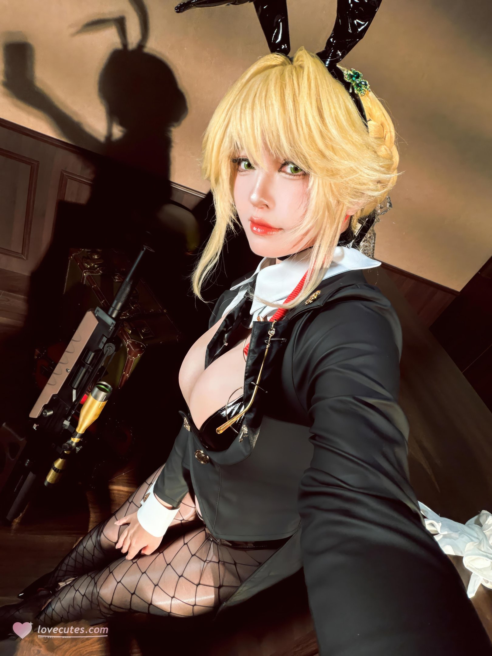 '[cosplay] 半半子 - Nikke Thần Chiến Thắng Agent Bunny: Thỏ Đen Gợi Cảm, Ngực Khủng, Mông Đẹp, Quần Lưới 62P'