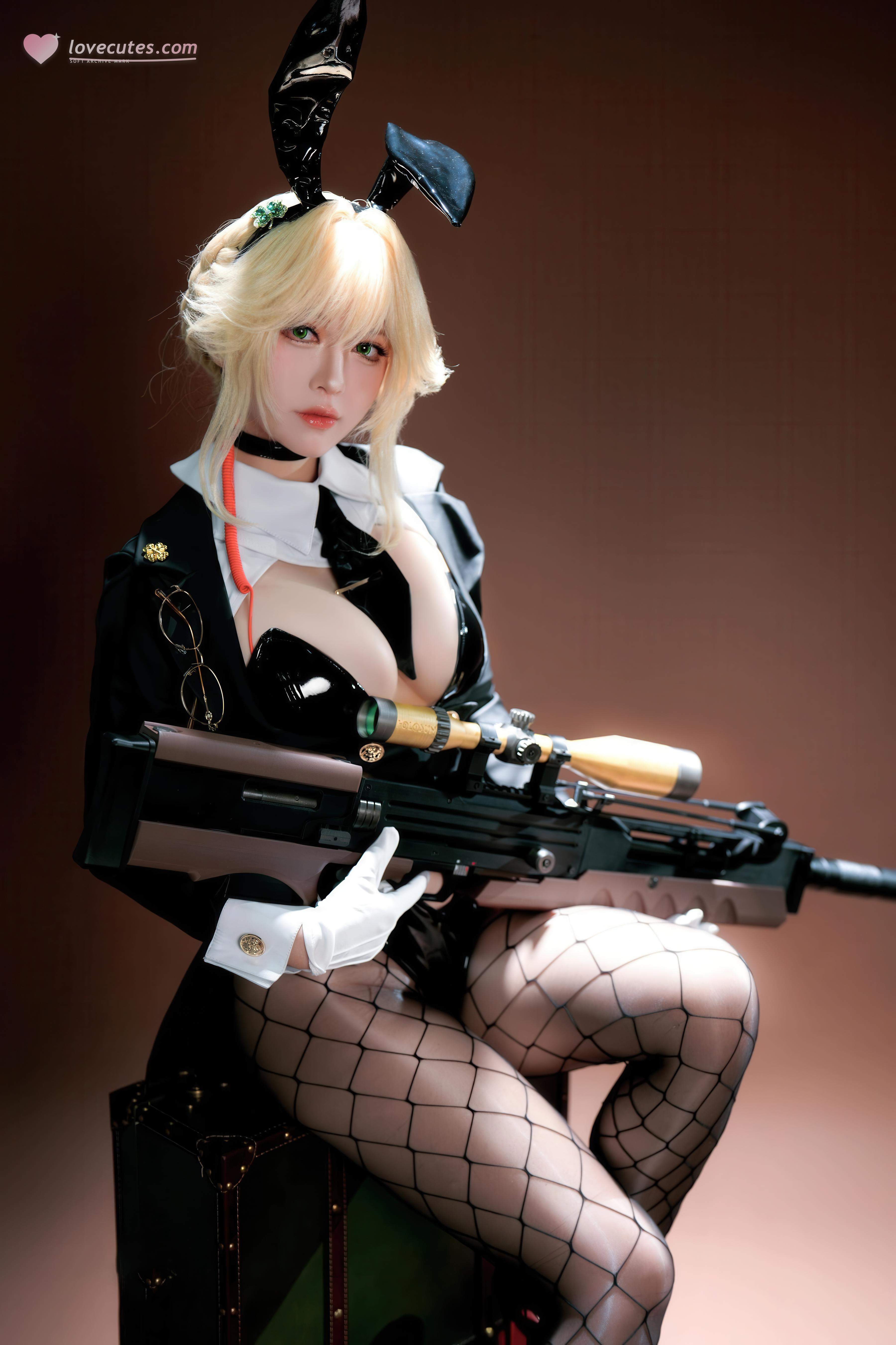 '[cosplay] 半半子 - Nikke Thần Chiến Thắng Agent Bunny: Thỏ Đen Gợi Cảm, Ngực Khủng, Mông Đẹp, Quần Lưới 62P'