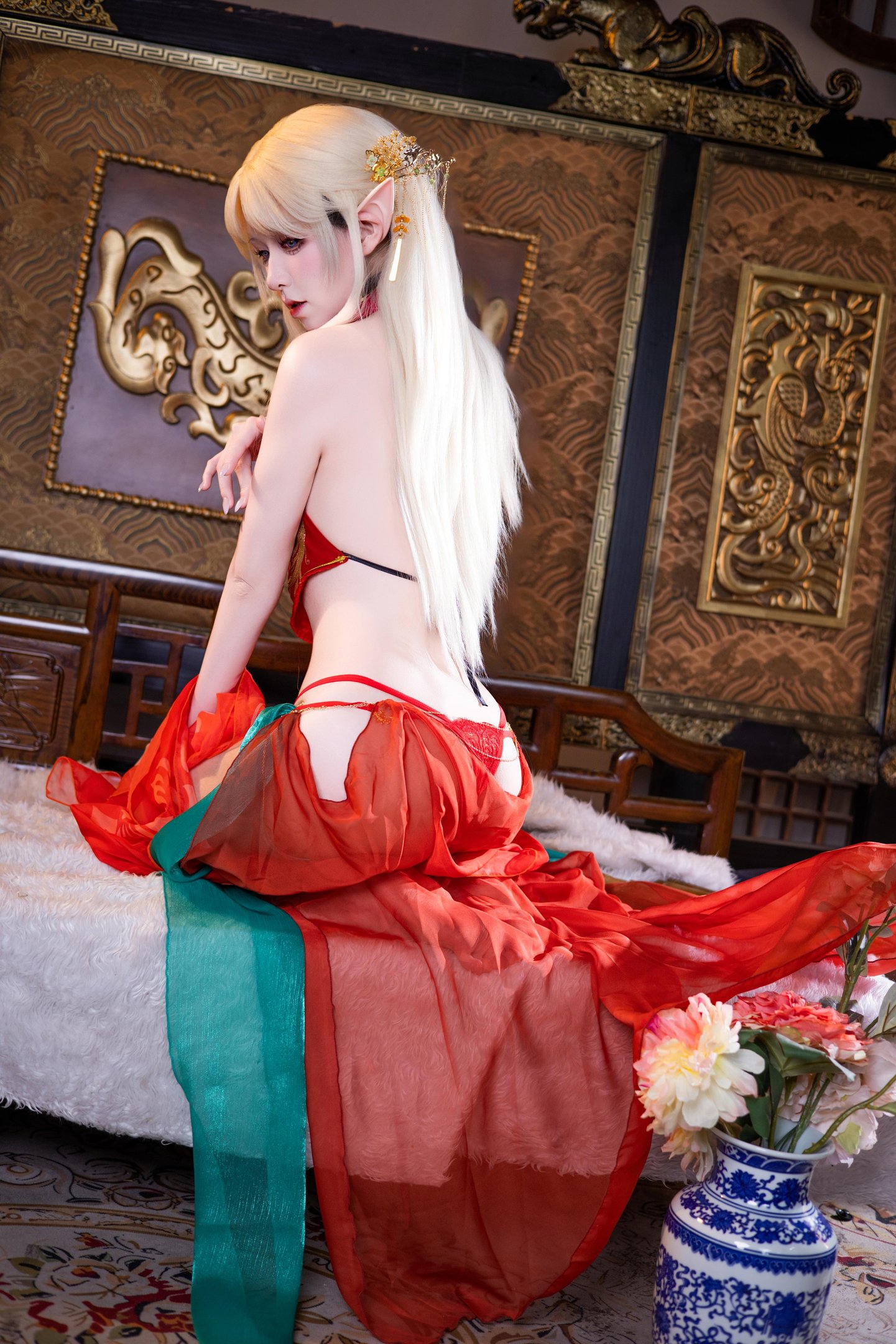 [Cosplay] Shuangmu Fusu - Brest Red Ancient Style: Red and Gold Elegant Outfit with Elf Ears, Stunning Legs and Curvy Hips, 45P