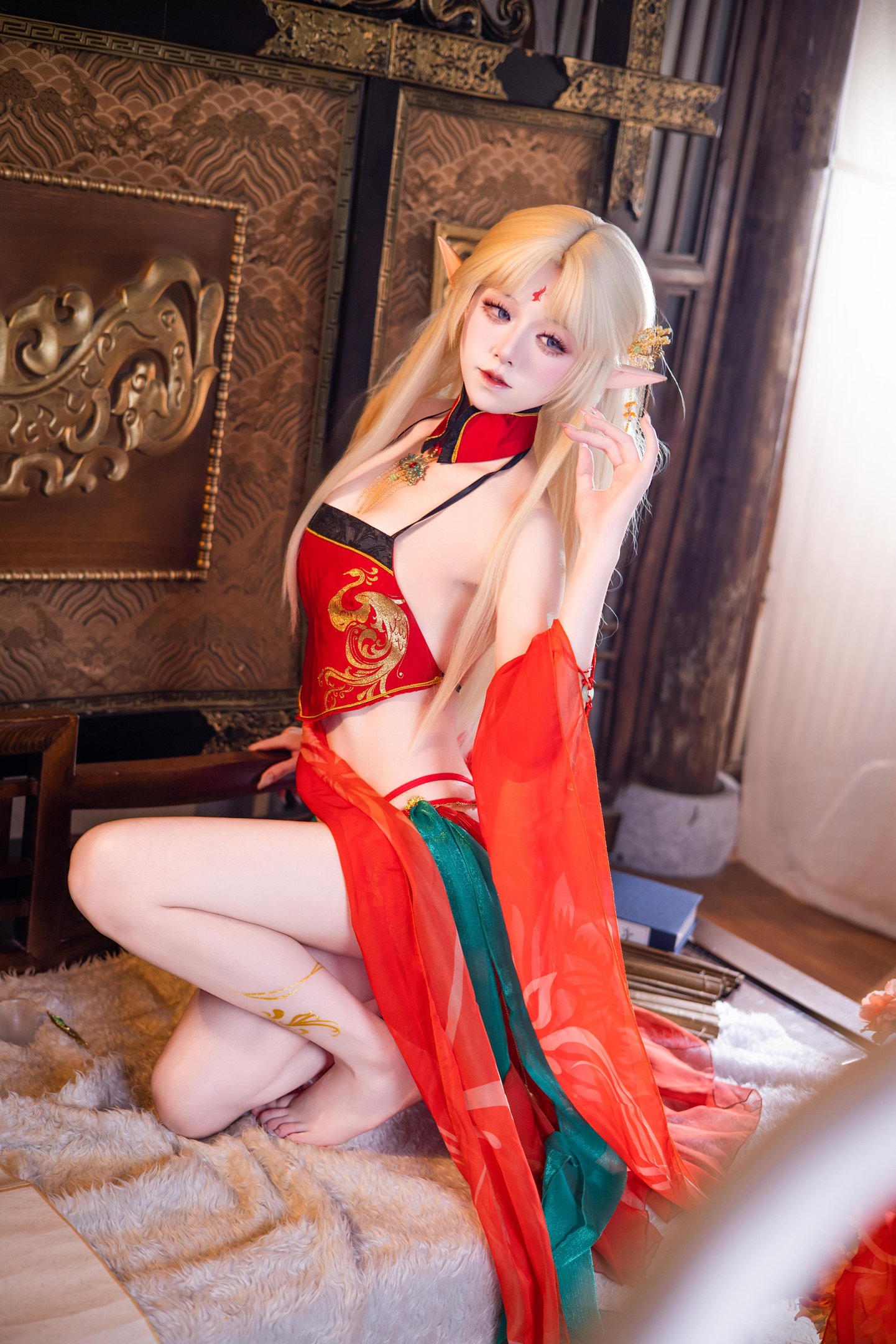 [Cosplay] Shuangmu Fusu - Brest Red Ancient Style: Red and Gold Elegant Outfit with Elf Ears, Stunning Legs and Curvy Hips, 45P