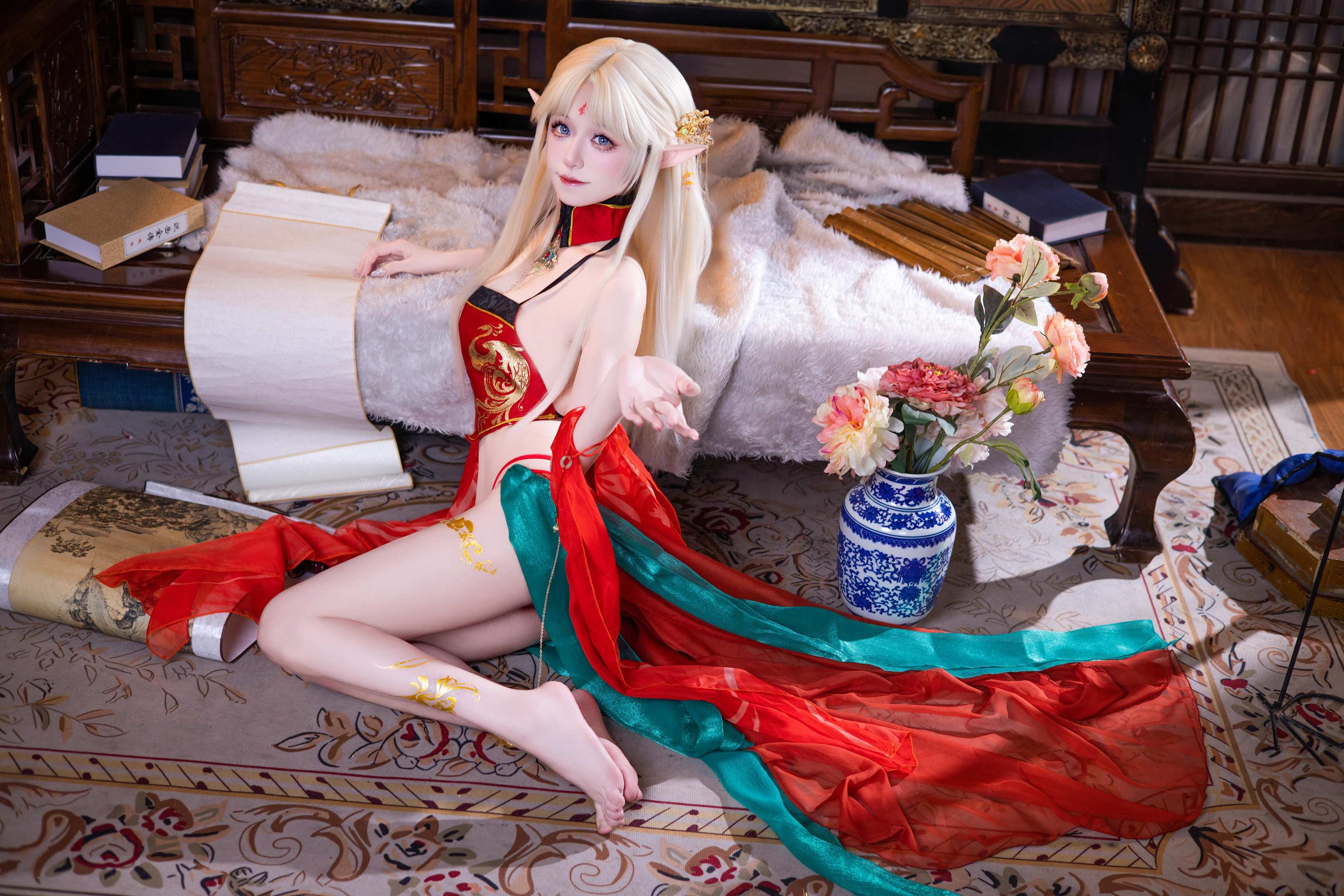 [Cosplay] Shuangmu Fusu - Brest Red Ancient Style: Red and Gold Elegant Outfit with Elf Ears, Stunning Legs and Curvy Hips, 45P
