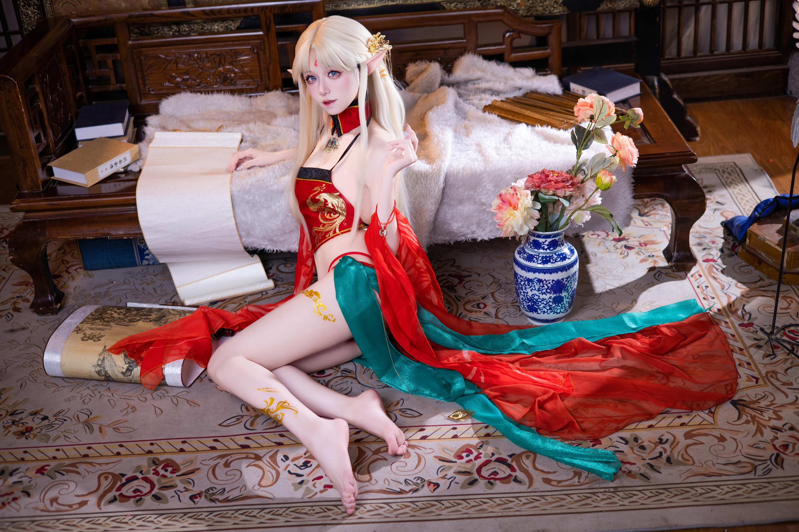 [Cosplay] Shuangmu Fusu - Brest Red Ancient Style: Red and Gold Elegant Outfit with Elf Ears, Stunning Legs and Curvy Hips, 45P