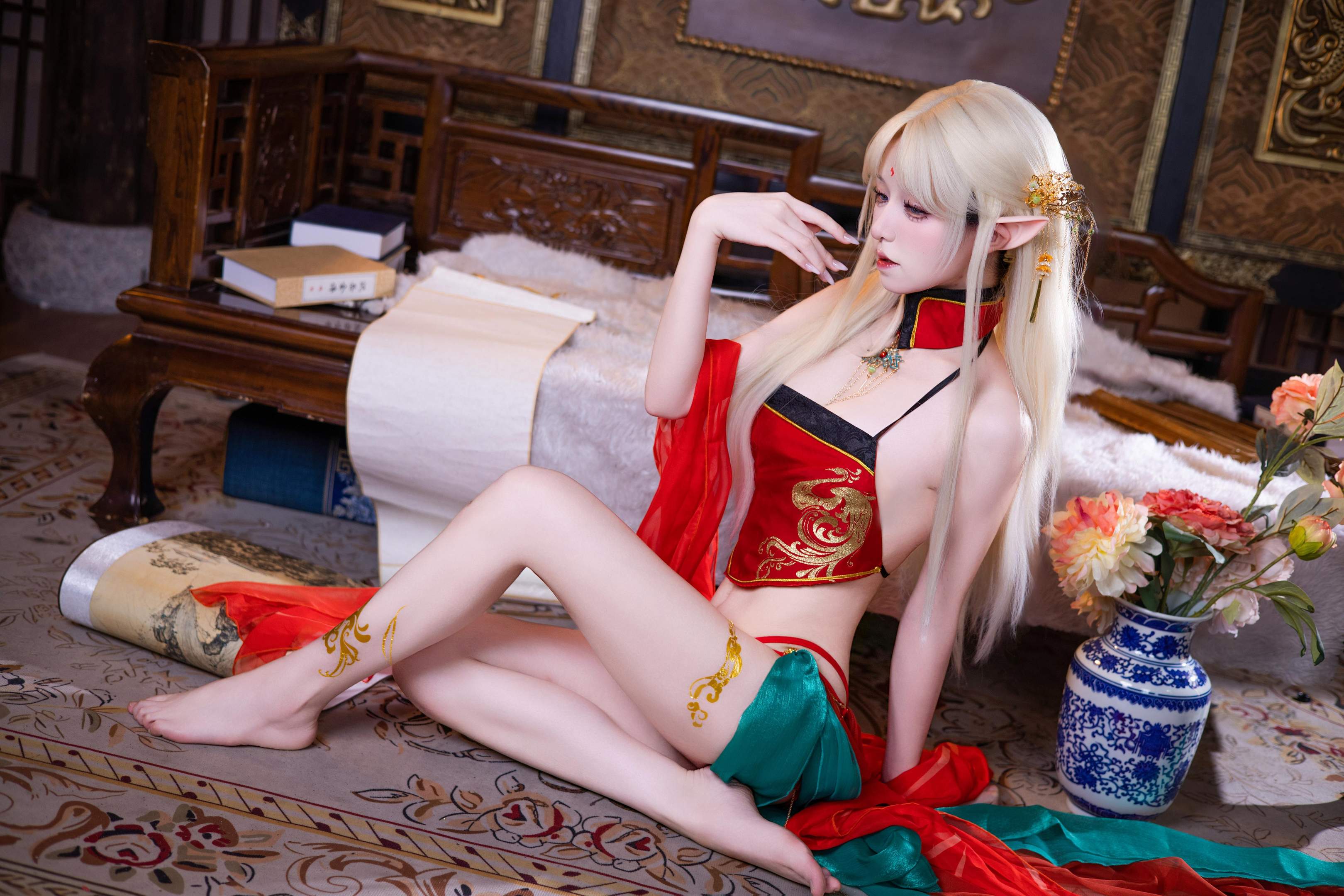 [Cosplay] Shuangmu Fusu - Brest Red Ancient Style: Red and Gold Elegant Outfit with Elf Ears, Stunning Legs and Curvy Hips, 45P