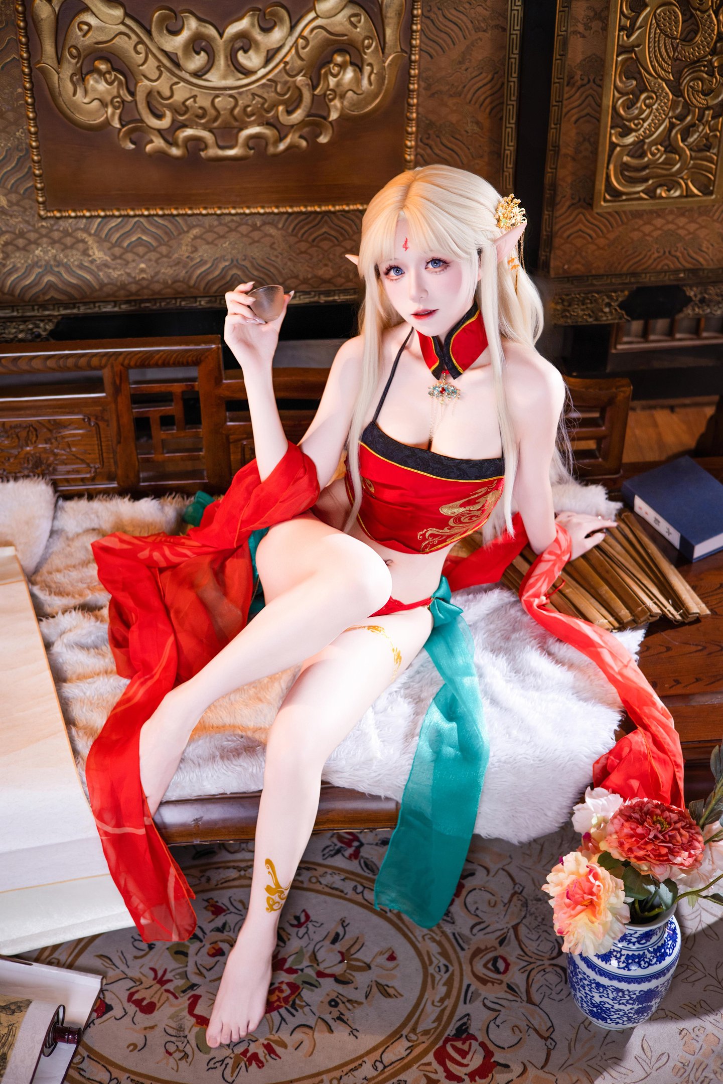 [Cosplay] Shuangmu Fusu - Brest Red Ancient Style: Red and Gold Elegant Outfit with Elf Ears, Stunning Legs and Curvy Hips, 45P