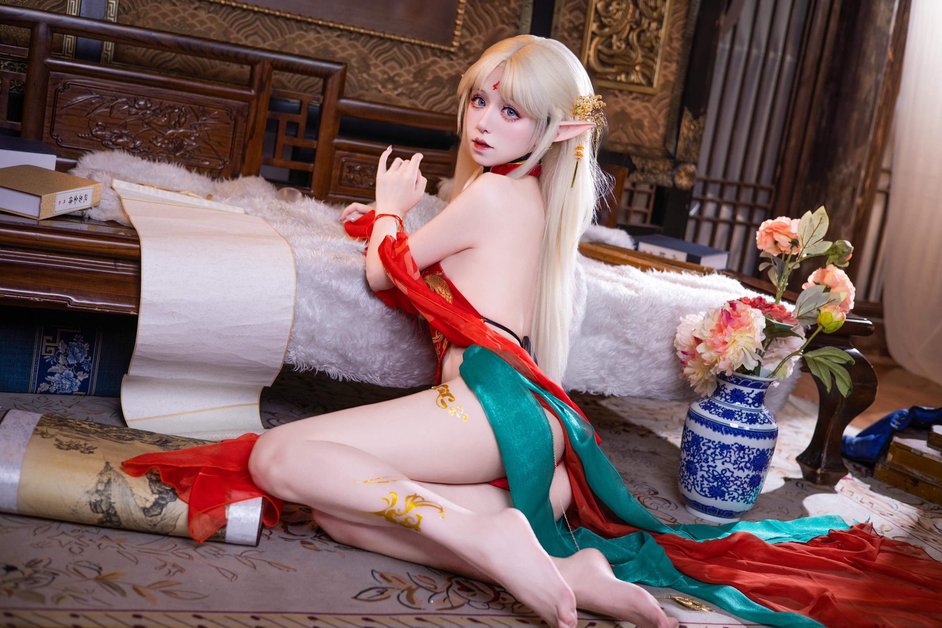 [Cosplay] Shuangmu Fusu - Brest Red Ancient Style: Red and Gold Elegant Outfit with Elf Ears, Stunning Legs and Curvy Hips, 45P